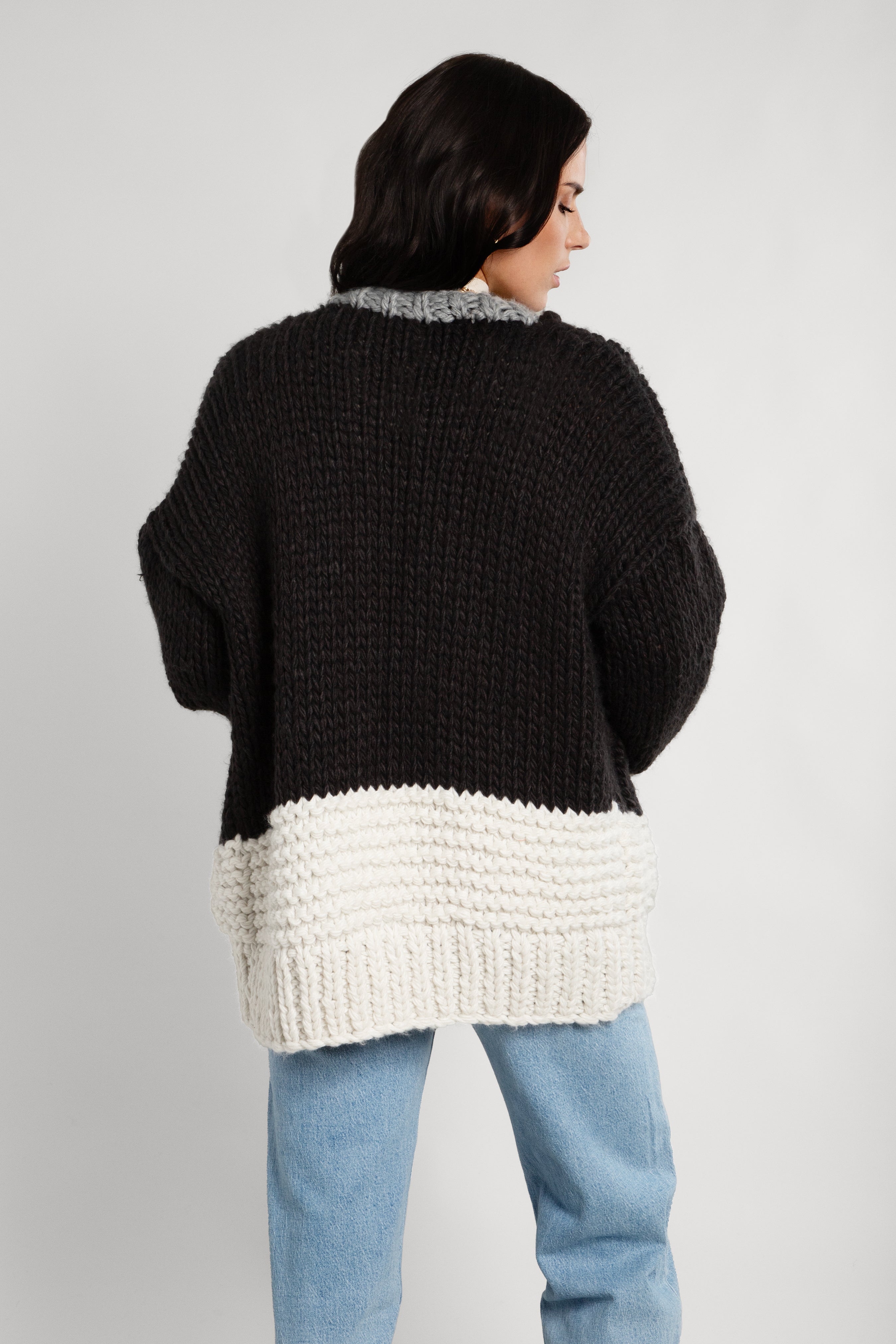 Stylish Knit Oversized Sweater in Two-Tone Colors - Perfect for Casual Outfits and Cozy Winter Days