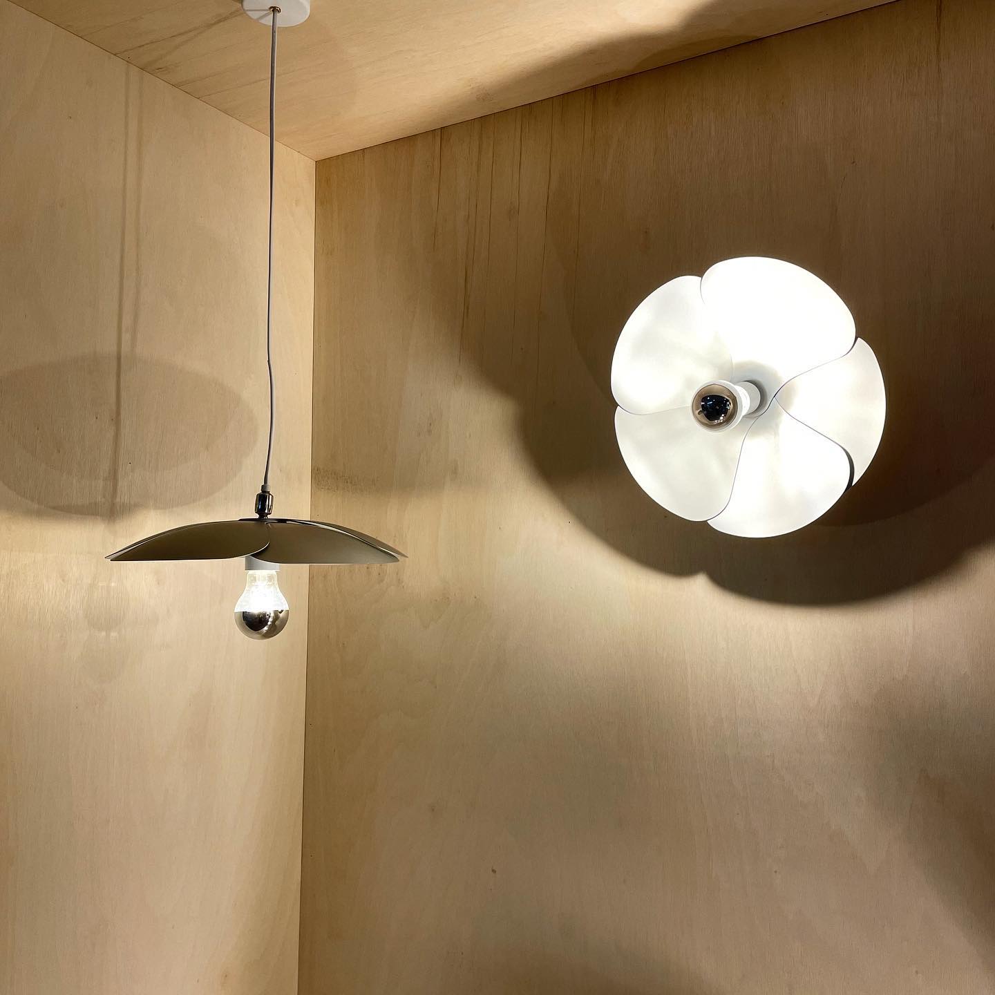 Elegant Flower Wall Lamp - Modern LED Floral Sconce Light for Bedroom, Living Room & Nursery Decor | Perfect for Home, Wedding & Party Decoration
