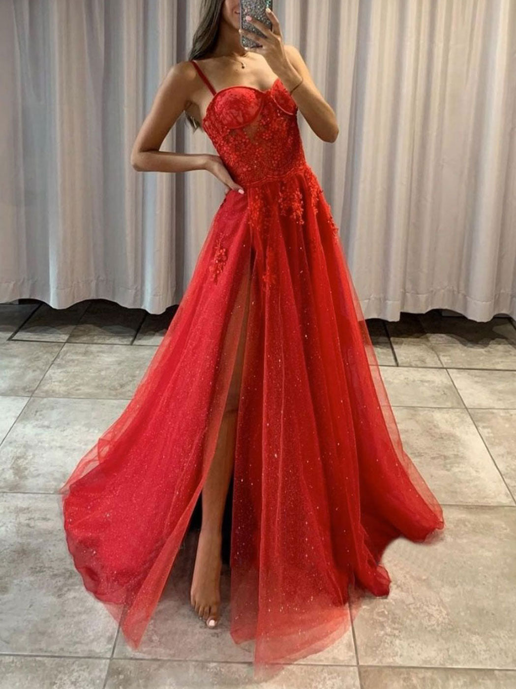 Elegant Red Sweetheart Neckline Tulle A-Line Prom Dress for Women - Perfect for Formal Dances, Weddings & Special Occasions