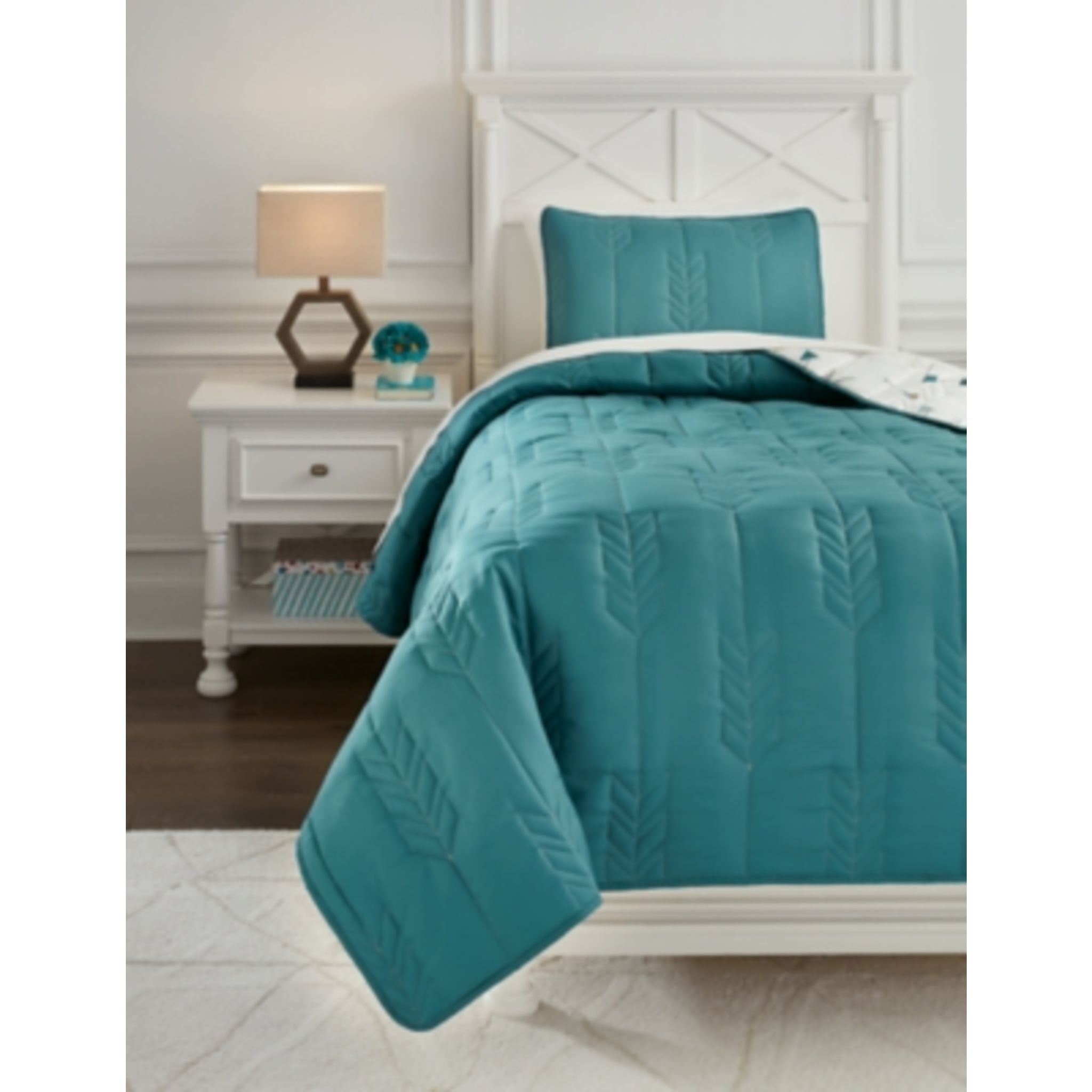 Averlett Twin Quilt Set - Soft & Breathable Bedding for Twin Beds - Perfect for Kids Rooms, Guest Rooms & Dorm Decor