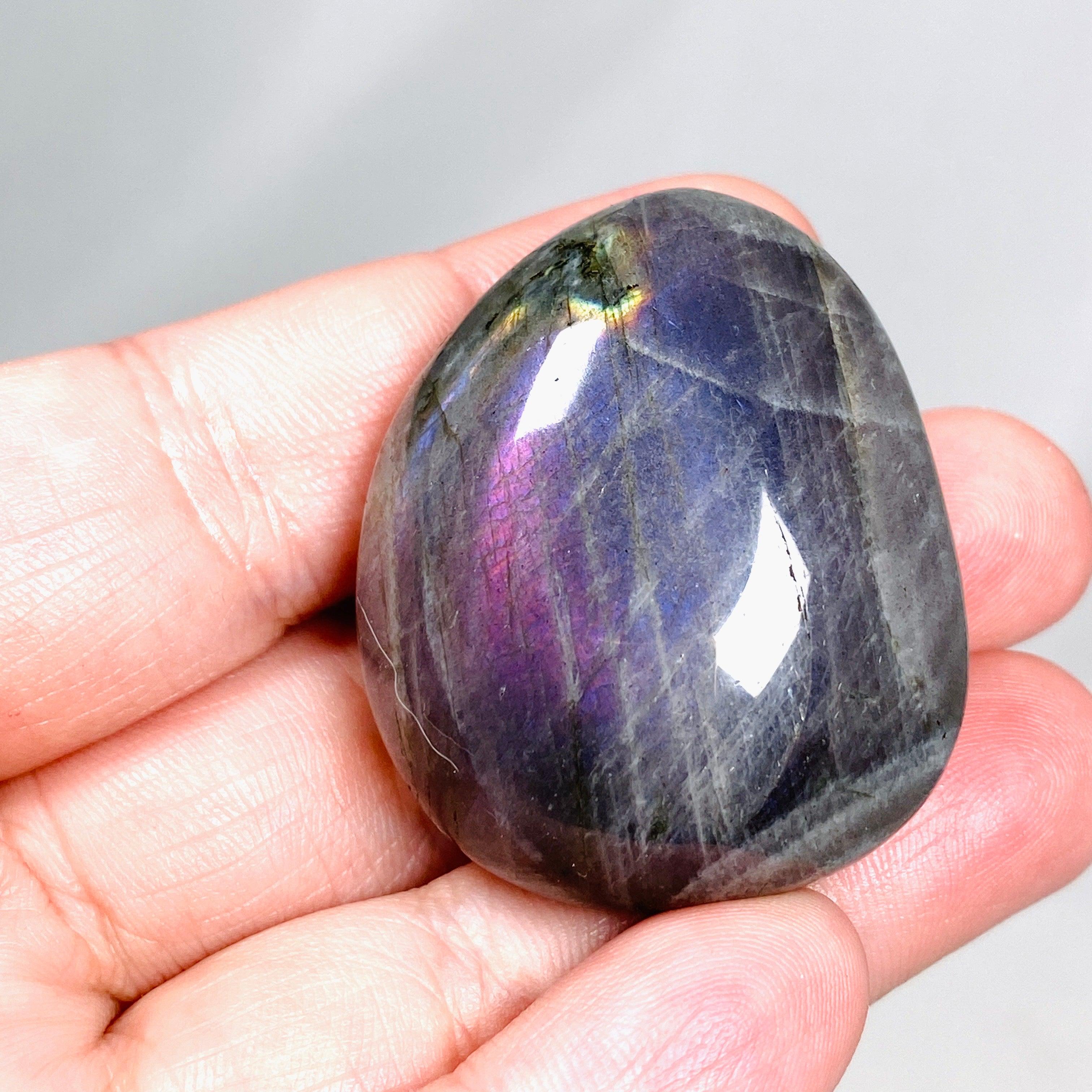 Natural Purple Labradorite Palm Stone - High Grade Healing Crystal for Meditation, Stress Relief & Energy Balancing - Perfect for Reiki, Yoga & Spiritual Practices