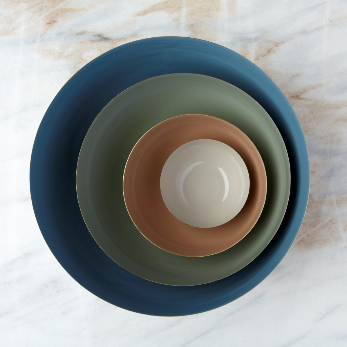 Elegant Gold Rim Bowl - Large Serving Bowl for Dining, Entertaining & Home Decor - Perfect for Salads, Fruits & Centerpieces