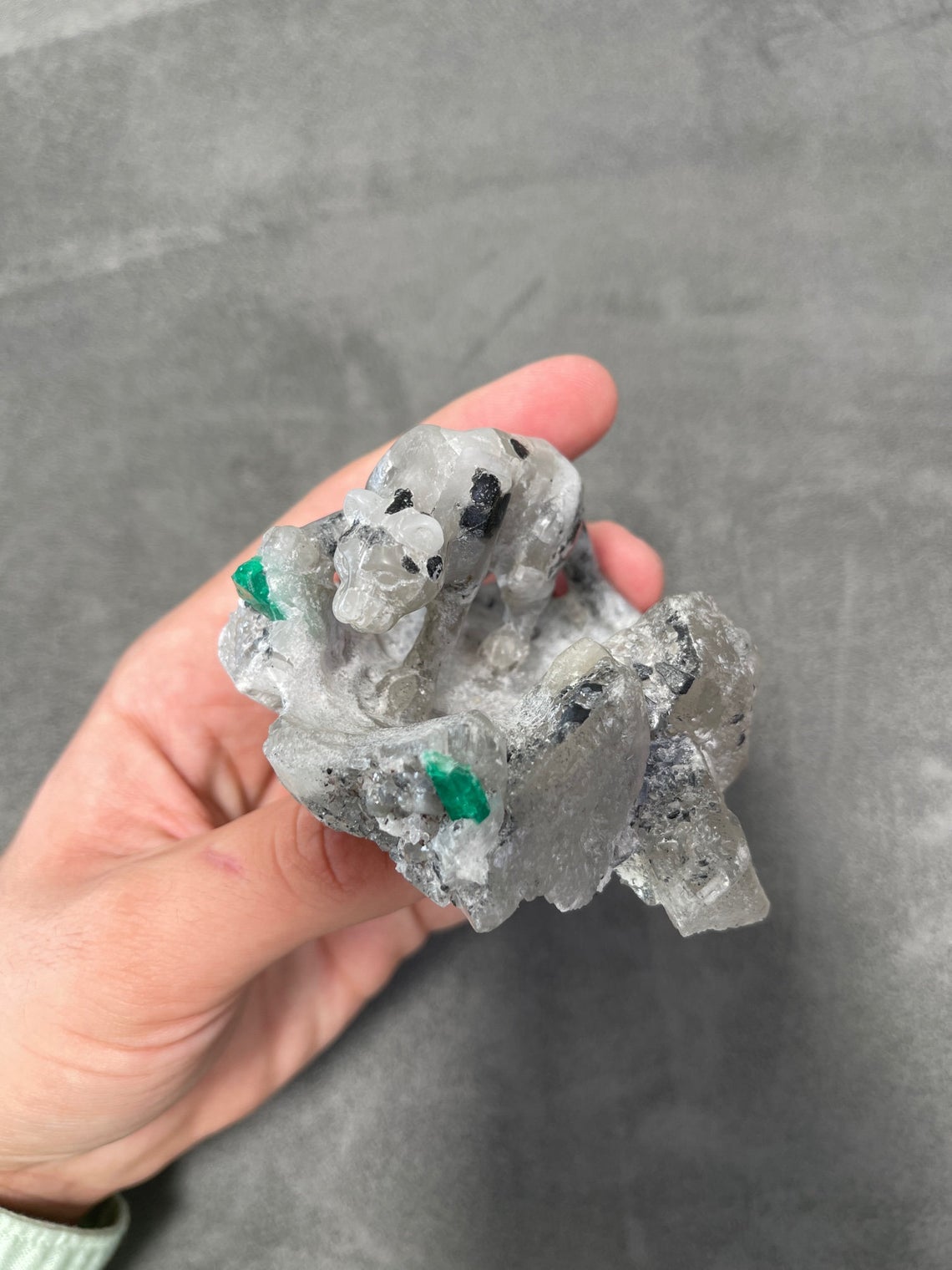 Natural Colombian Emerald Panther Rough Crystal Sculpture – Handcrafted Gemstone Art for Home Decor, Meditation & Spiritual Healing