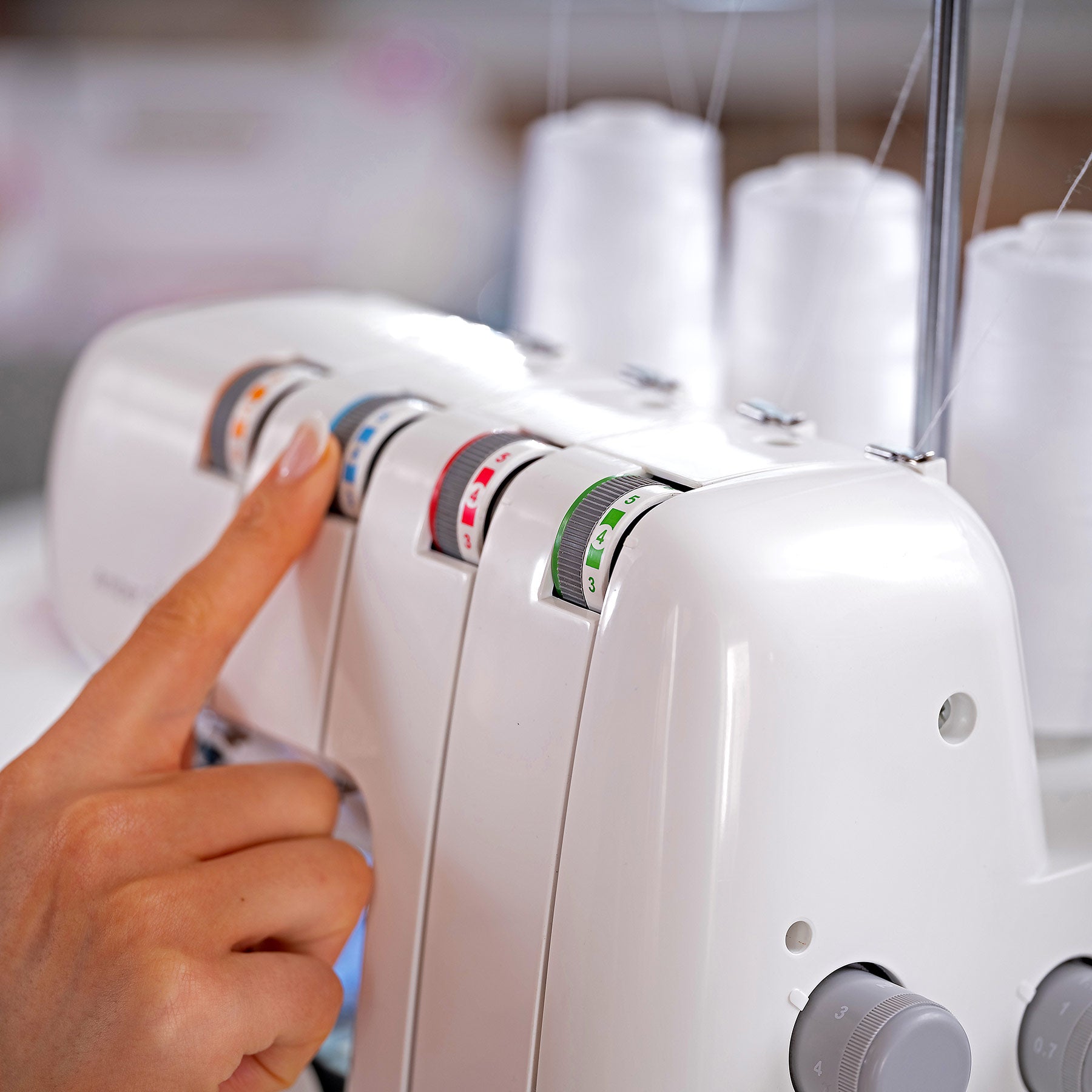 Refurbished HUSQVARNA VIKING AMBER S|100 Overlock Sewing Machine - Professional Serger for Home & Commercial Use | Perfect for Quilting, Garment Making & DIY Projects