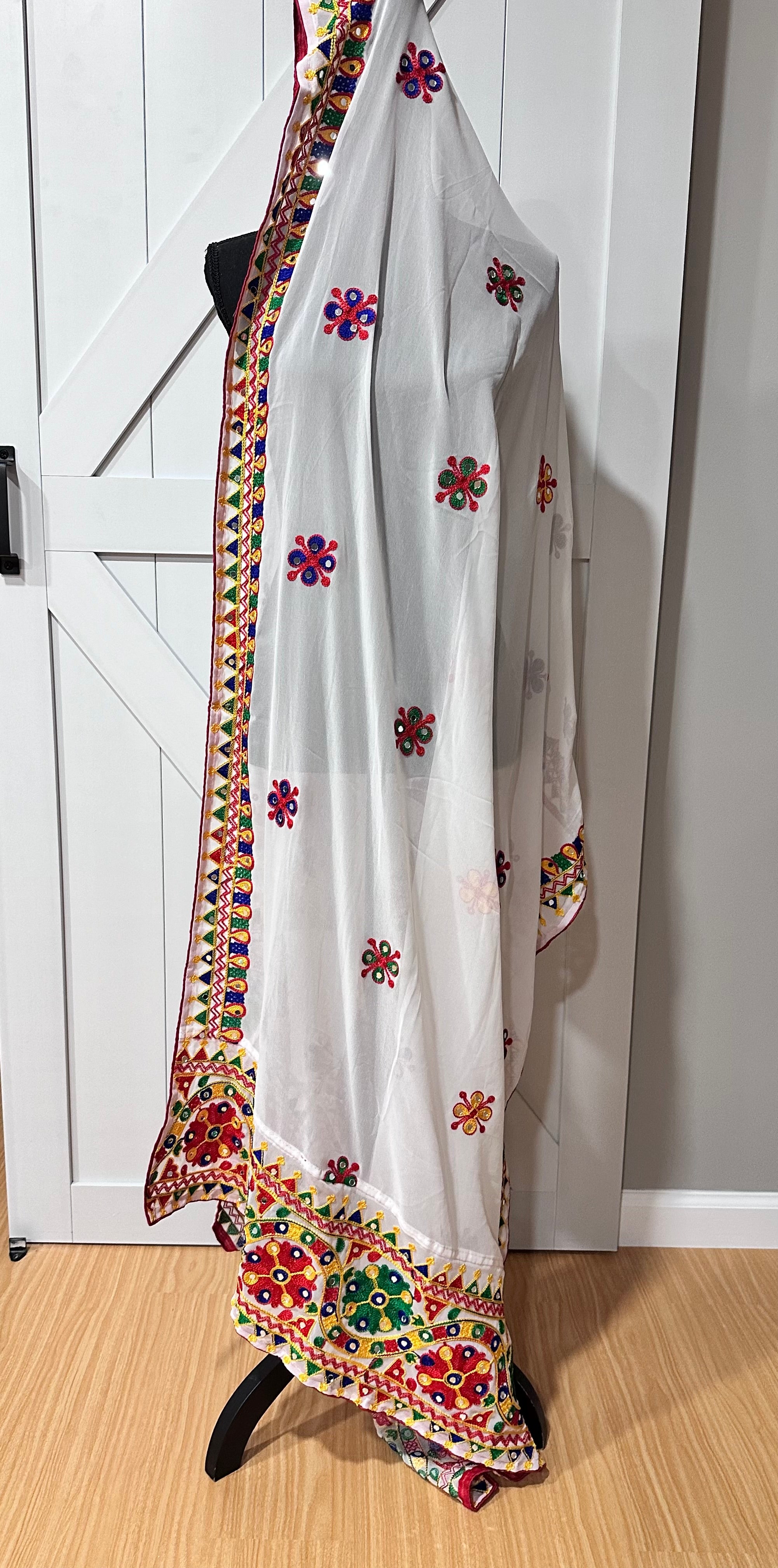 Elegant White Navaratri Dupatta Scarf for Women - Perfect for Festivals, Weddings & Traditional Outfits