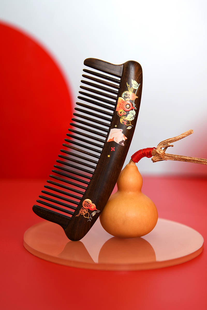 Premium Wooden Cat Grooming Comb - Gentle Detangling & Massaging for Healthy Fur - Perfect for Daily Brushing & Bonding with Your Pet