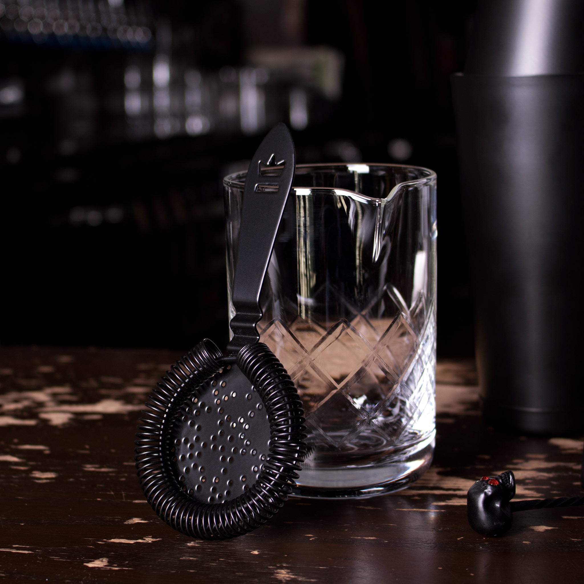 Vintage Style Cocktail Strainer - Matte Black Bar Tool for Mixing, Filtering, and Serving Drinks | Perfect for Home Bars, Cocktail Parties, and Professional Bartending