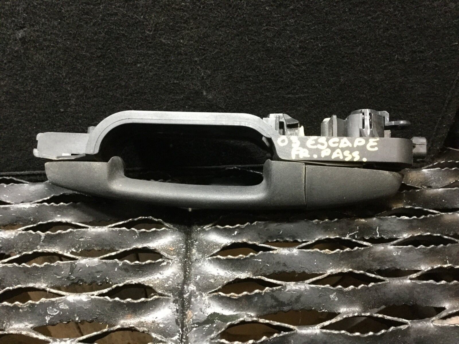 Genuine OEM Ford Escape Front Right Passenger Exterior Door Handle - Fits 2001-2007 Models - Perfect for Replacement & Car Repair Projects