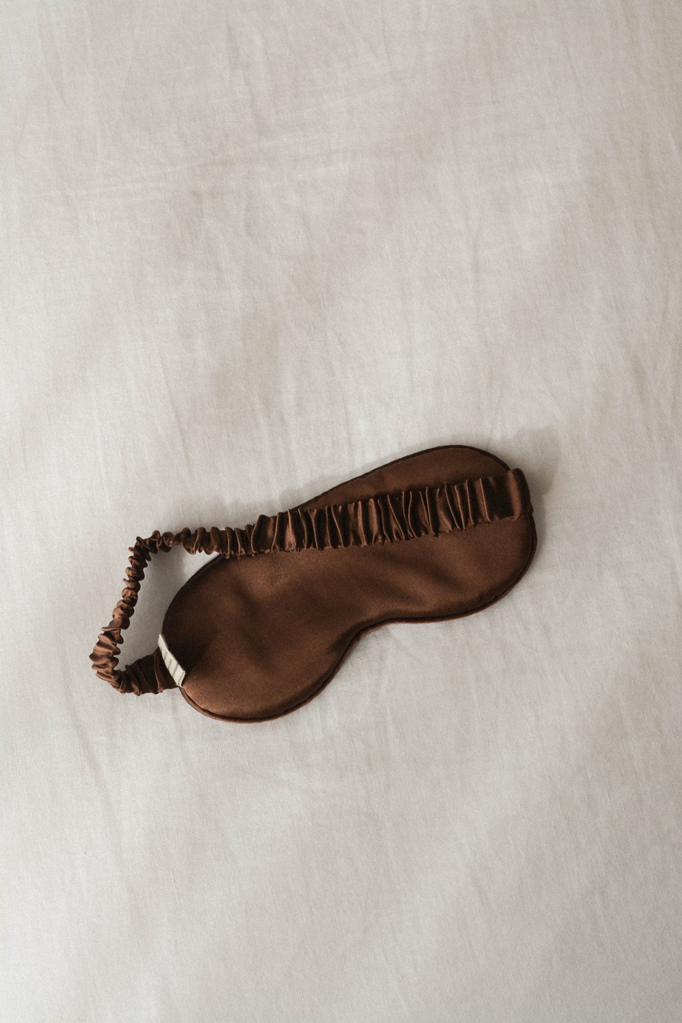 Silk Sleep Mask for Women & Men - Soft 100% Mulberry Silk Eye Mask for Sleeping, Travel & Relaxation - Cocoa Brown - Perfect for Nighttime, Flights & Meditation