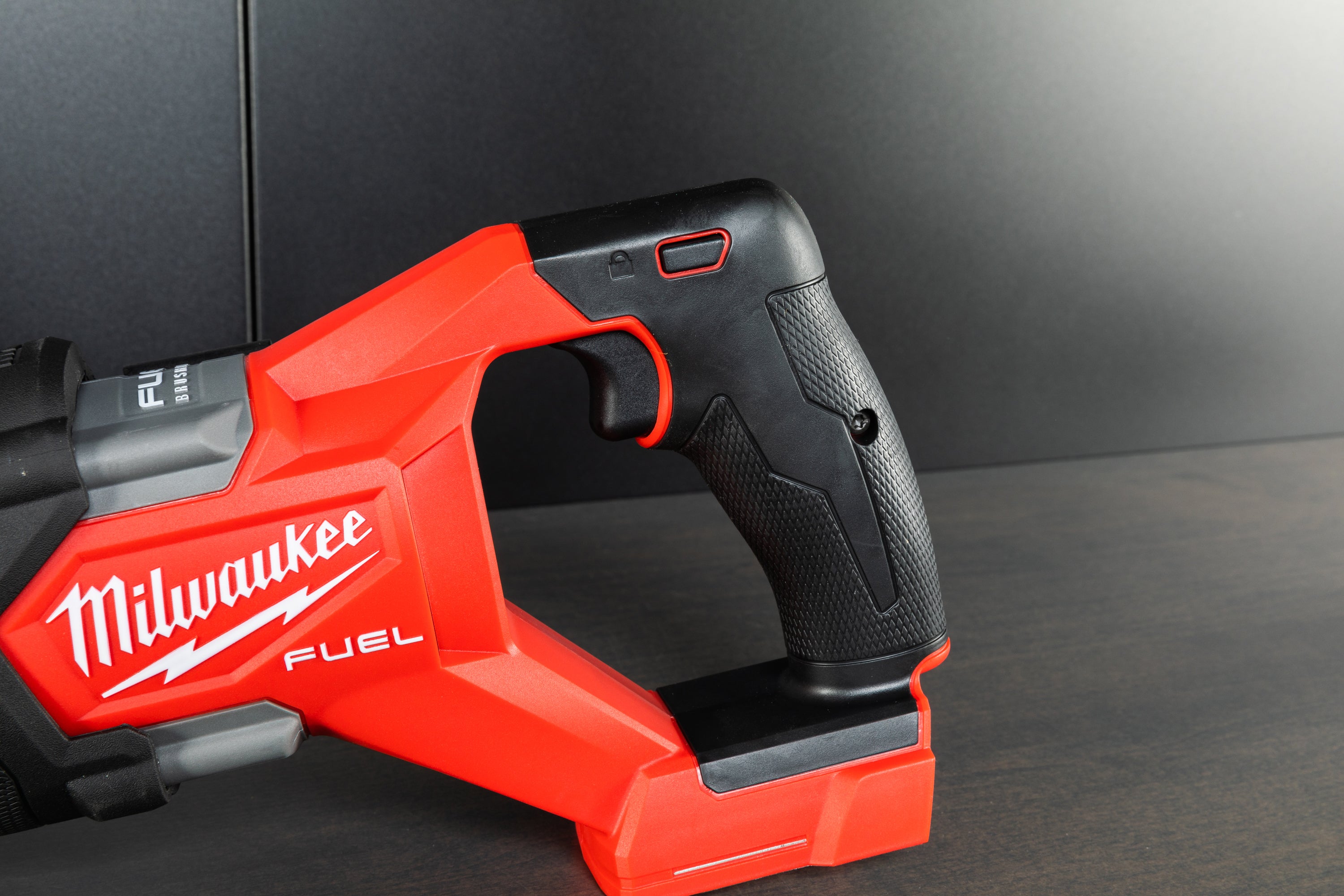 Milwaukee M18 Fuel SAWZALL® Reciprocating Saw - Cordless Power Tool with Brushless Motor for Wood & Metal Cutting - Perfect for Construction, Demolition & DIY Projects