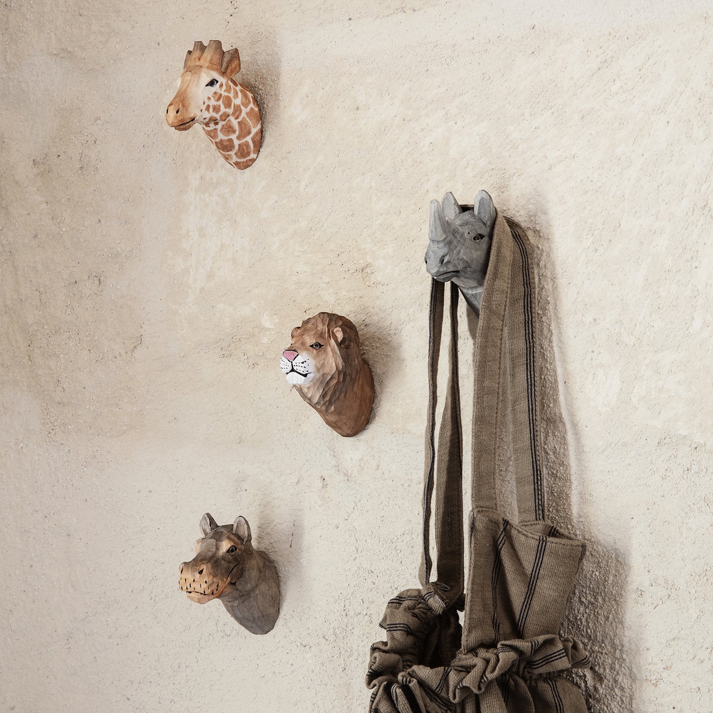 Handmade Giraffe Animal Wall Hook - Rustic Wooden Coat Hanger for Hats, Keys & Decor - Perfect for Nursery, Kids Room & Entryway Organization