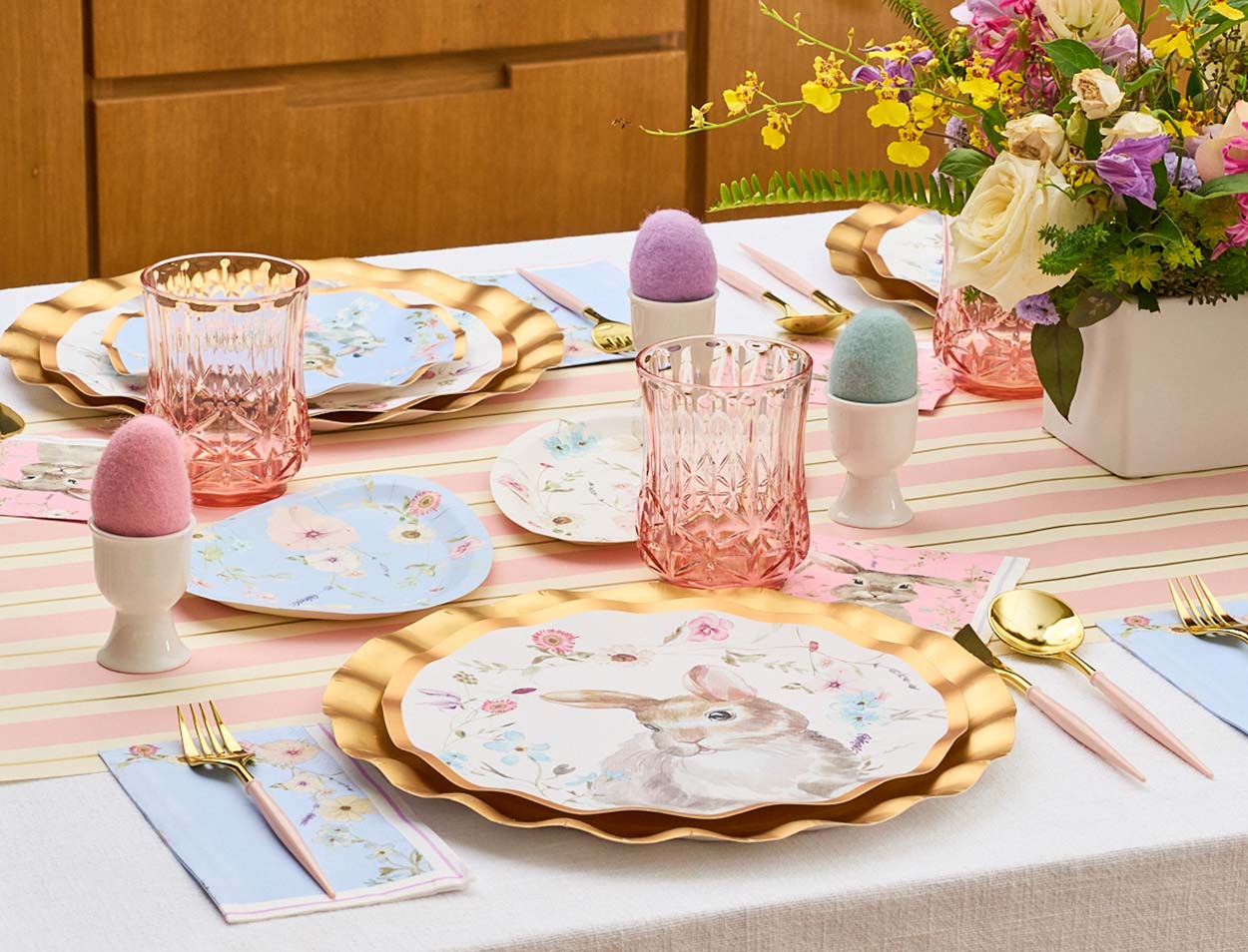 Elegant Wavy Dinner Plates Set of 8 - Easter Tableware for Holiday Dining & Party Decor