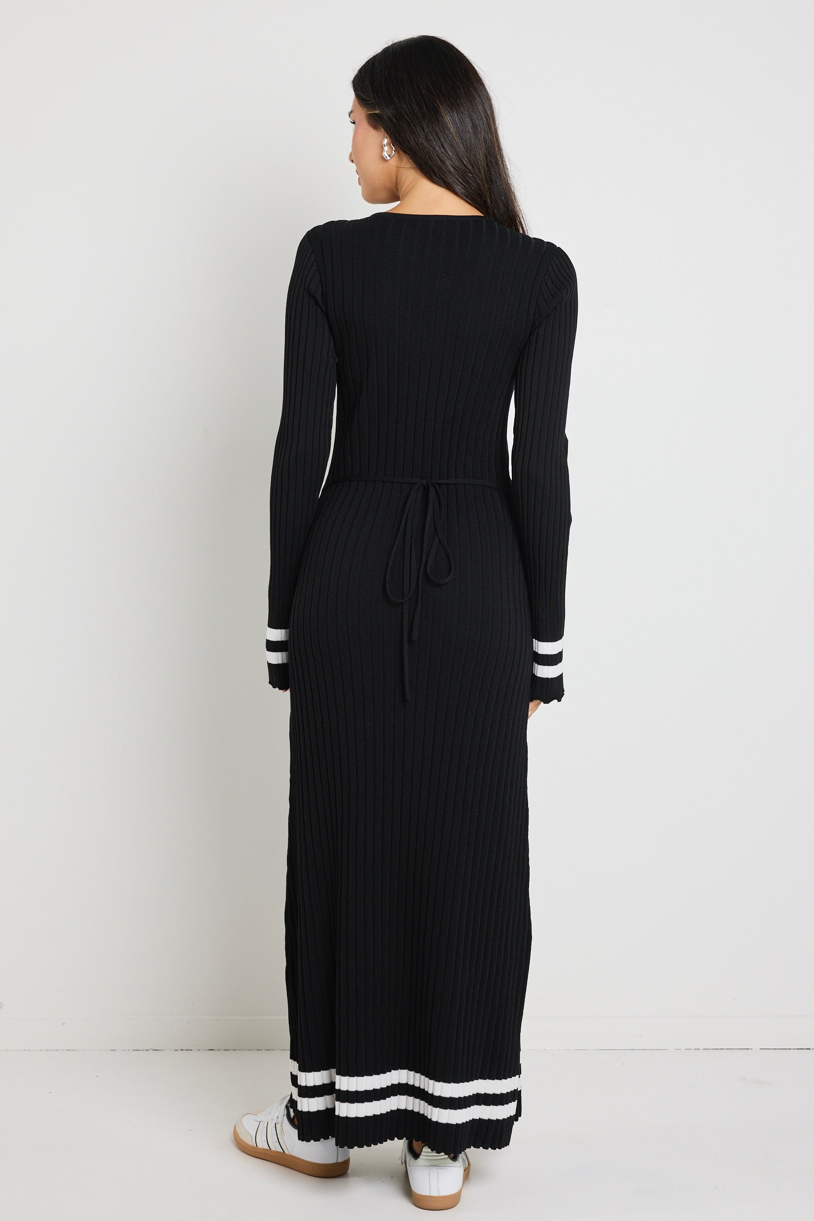 Black Striped Long Sleeve V-Neck Maxi Knit Dress for Women - Elegant Casual & Evening Wear for Fall and Winter