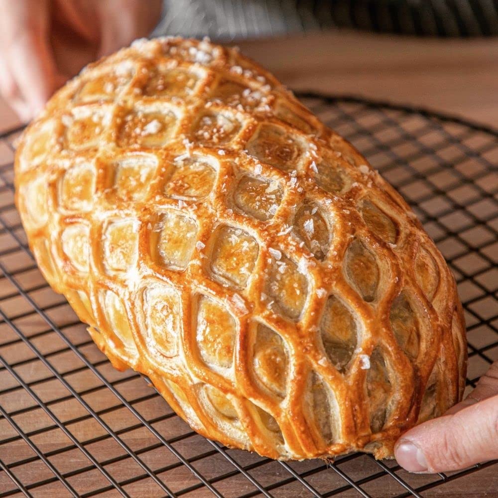 Stainless Steel Pastry Lattice Roller Cutter with Wood Handle - Professional Dough Cutter for Beef Wellington, Pie Crust, Pizza Bread, Cookies | Perfect for Baking, Pastry Making & Food Decoration