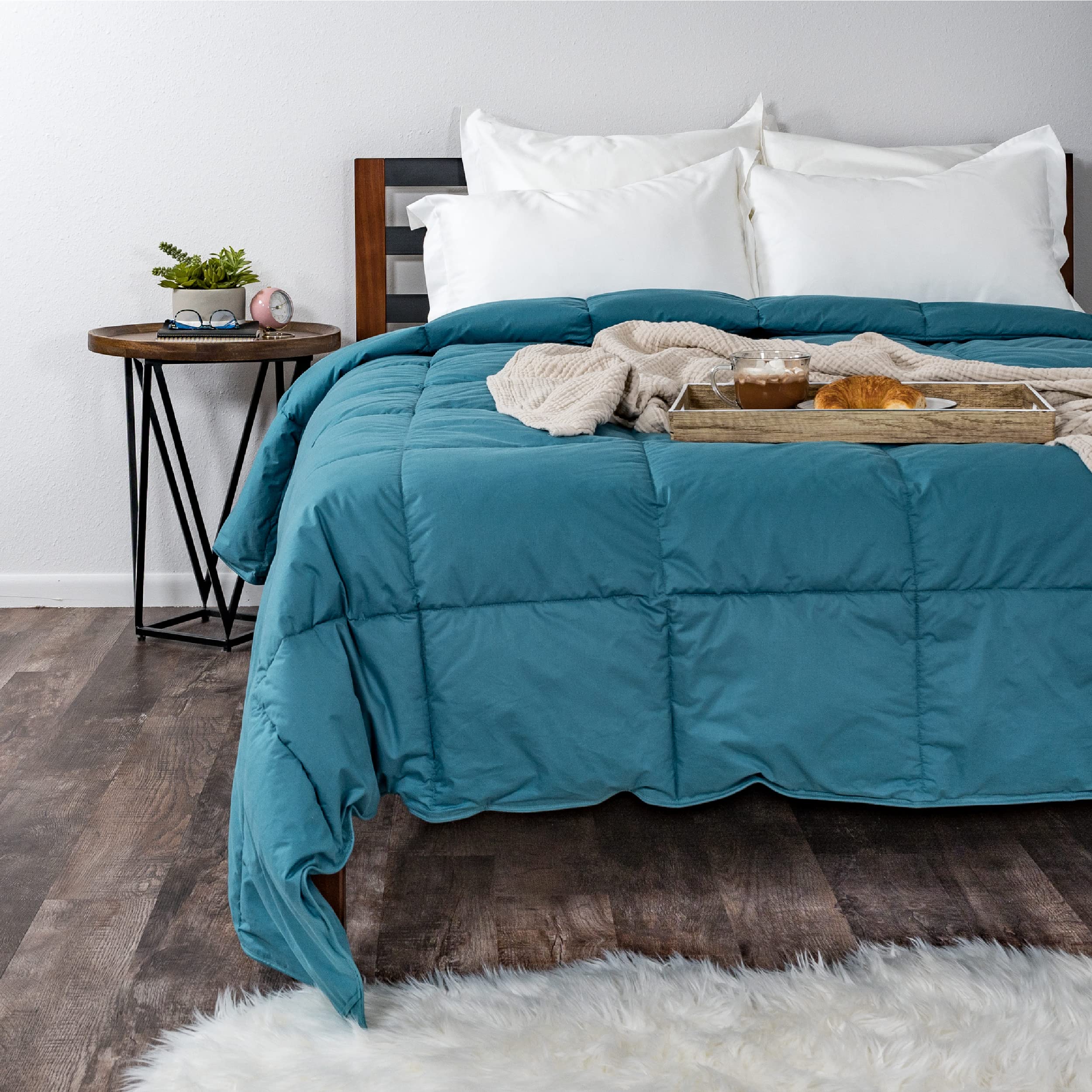 AmeriDown Medium Warmth Premier Down Comforter - Full/Queen Size Hypoallergenic Bedding with Duvet Corner Loops - Soft & Cozy for All Seasons - Perfect for Master Bedroom, Guest Room or Vacation Home