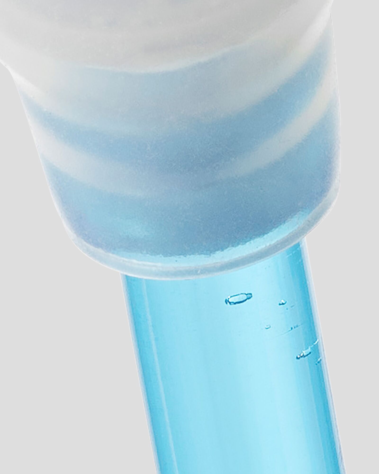 Salomon Soft Reservoir 1.5L Hydration Bladder - Clear Blue for Hiking, Running & Outdoor Adventures