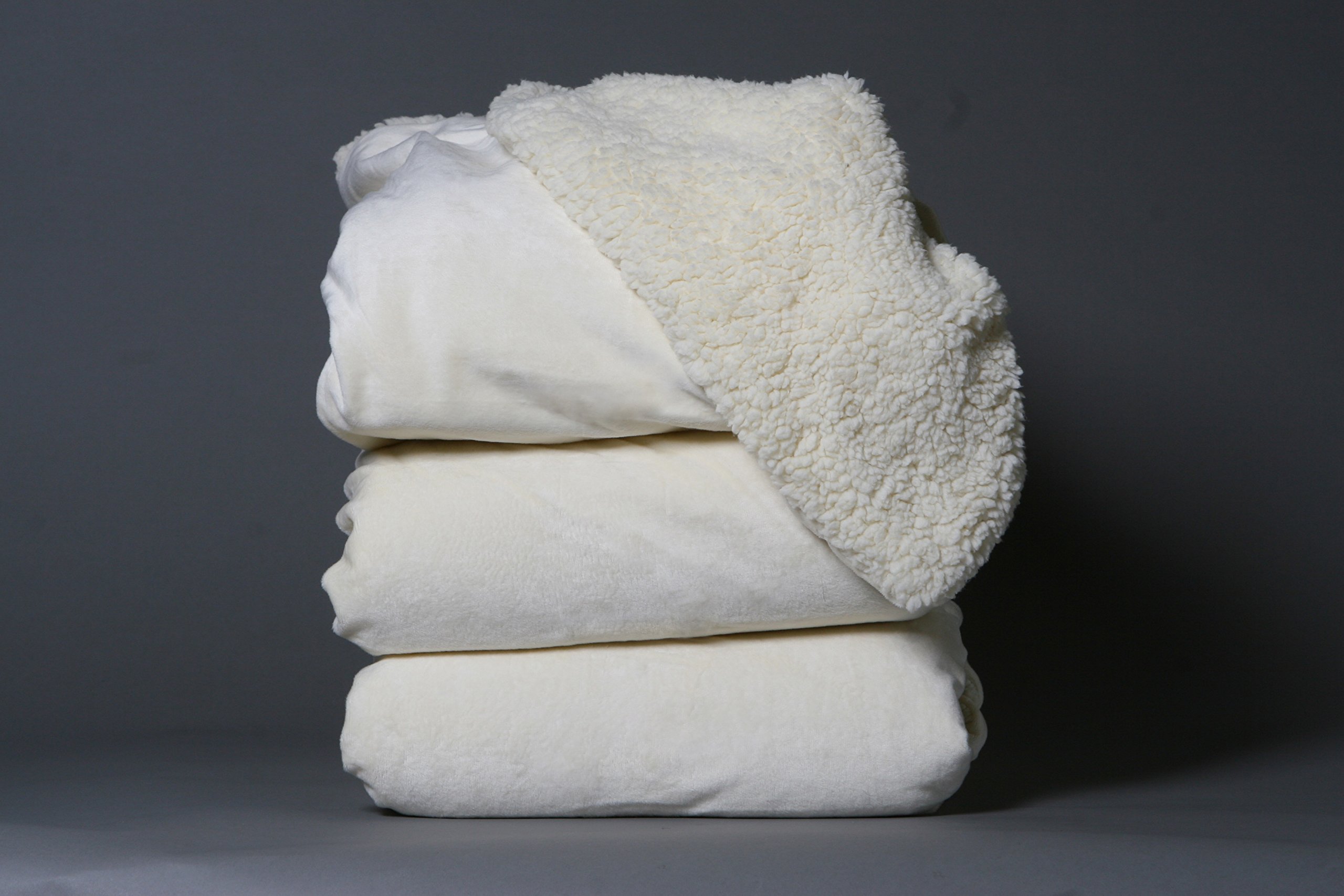 Soft Plush Sherpa Throw Blanket - Ultra Cozy Cream Fleece Blanket for Couch, Bed & Travel - Warm Winter Blanket for Home, Office & Gifts