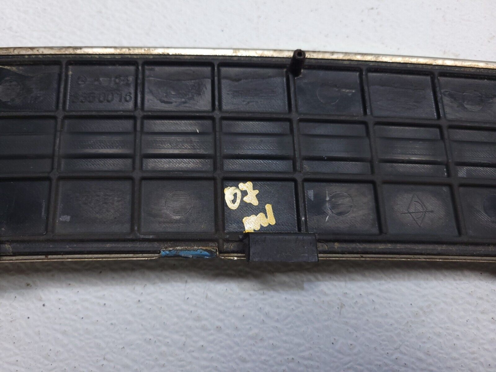 2006-2011 Mercedes ML500 Rear Bumper Upper Scuff Plate OEM Replacement Part - Perfect for Off-Road Protection & Style Enhancement