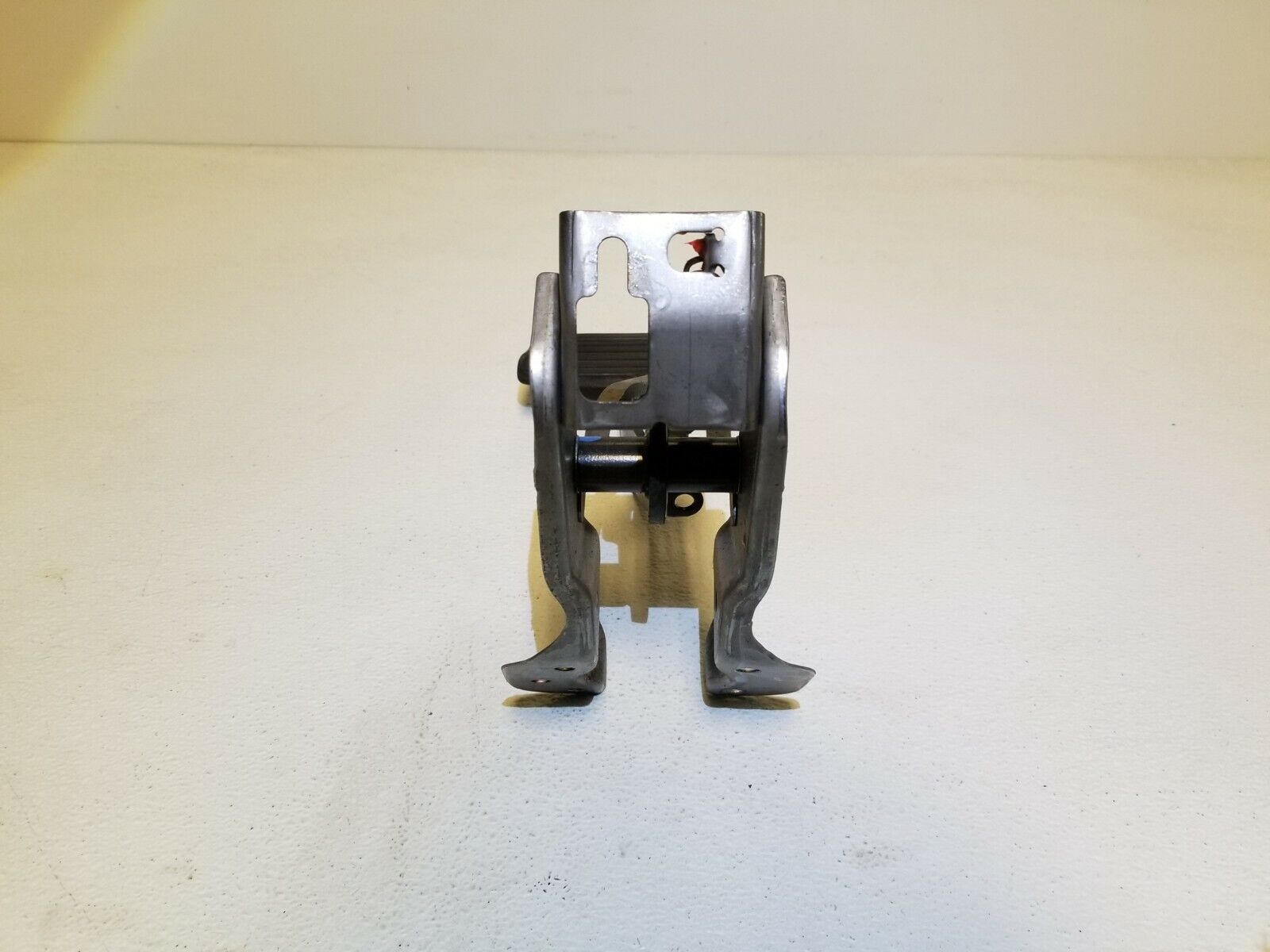 2005-2008 Acura RL Brake Pedal OEM Replacement Part - Perfect for Brake System Repair & Maintenance