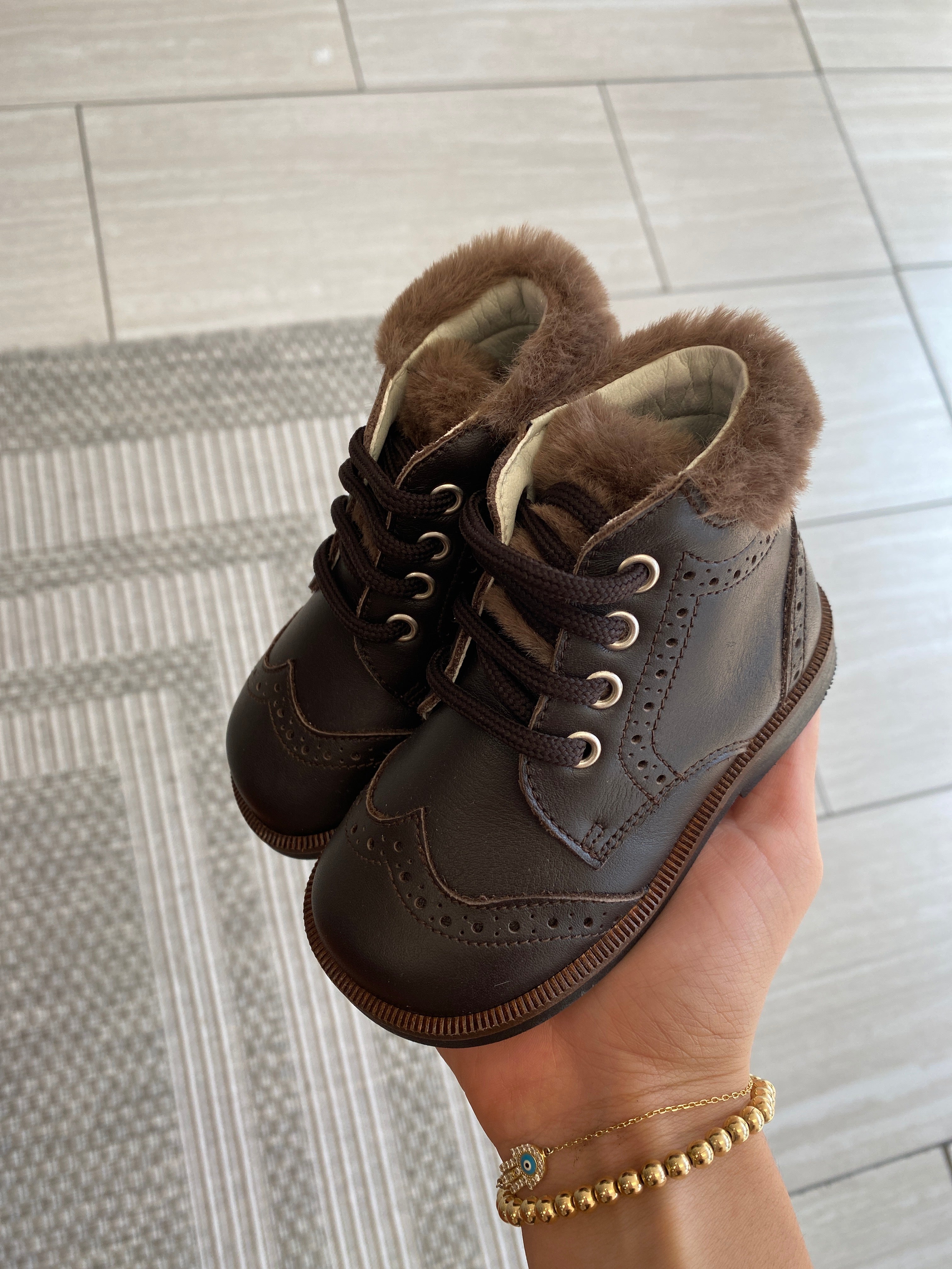 Andanines Brown Fur Trim Baby Booties - Soft & Warm Winter Booties for Infants & Toddlers - Perfect for Cold Weather, Outdoor Play & Photo Shoots