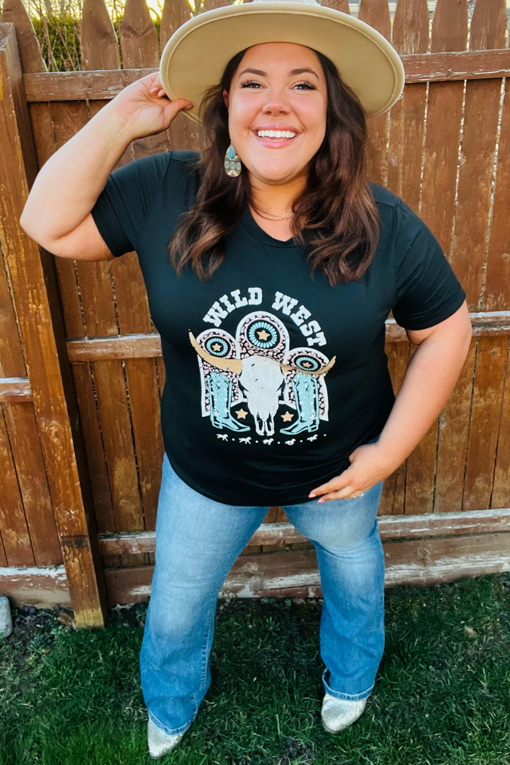 Wild West Graphic Cotton T-Shirt for Men & Women - Vintage Western Style Black Tee - Perfect for Casual Wear, Cowboy Parties & Western Themed Events