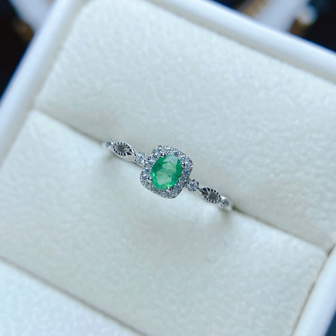 18K Platinum Minimalist Emerald Ring for Women - Elegant Solitaire Green Gemstone Jewelry Gift for Engagement, Anniversary & Special Occasions | NS2404