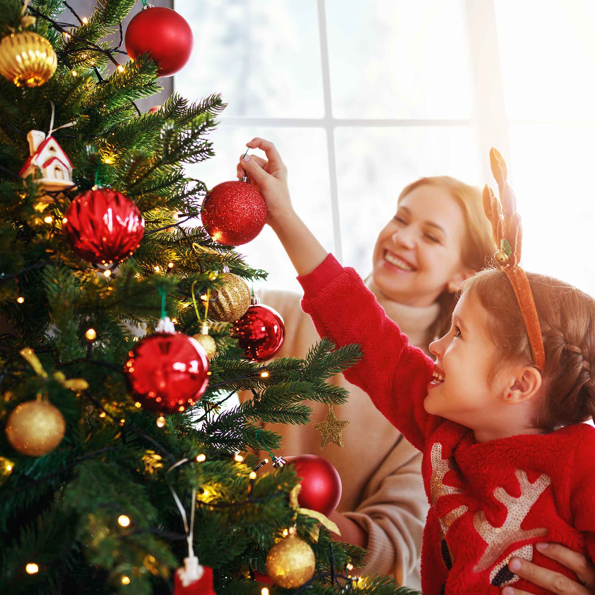 6ft Pre-Lit Hinged Christmas Tree with 300 Warm White LED Lights & Realistic PE/PVC Tips - Easy Setup Artificial Holiday Tree for Living Room, Office, and Christmas Decorations