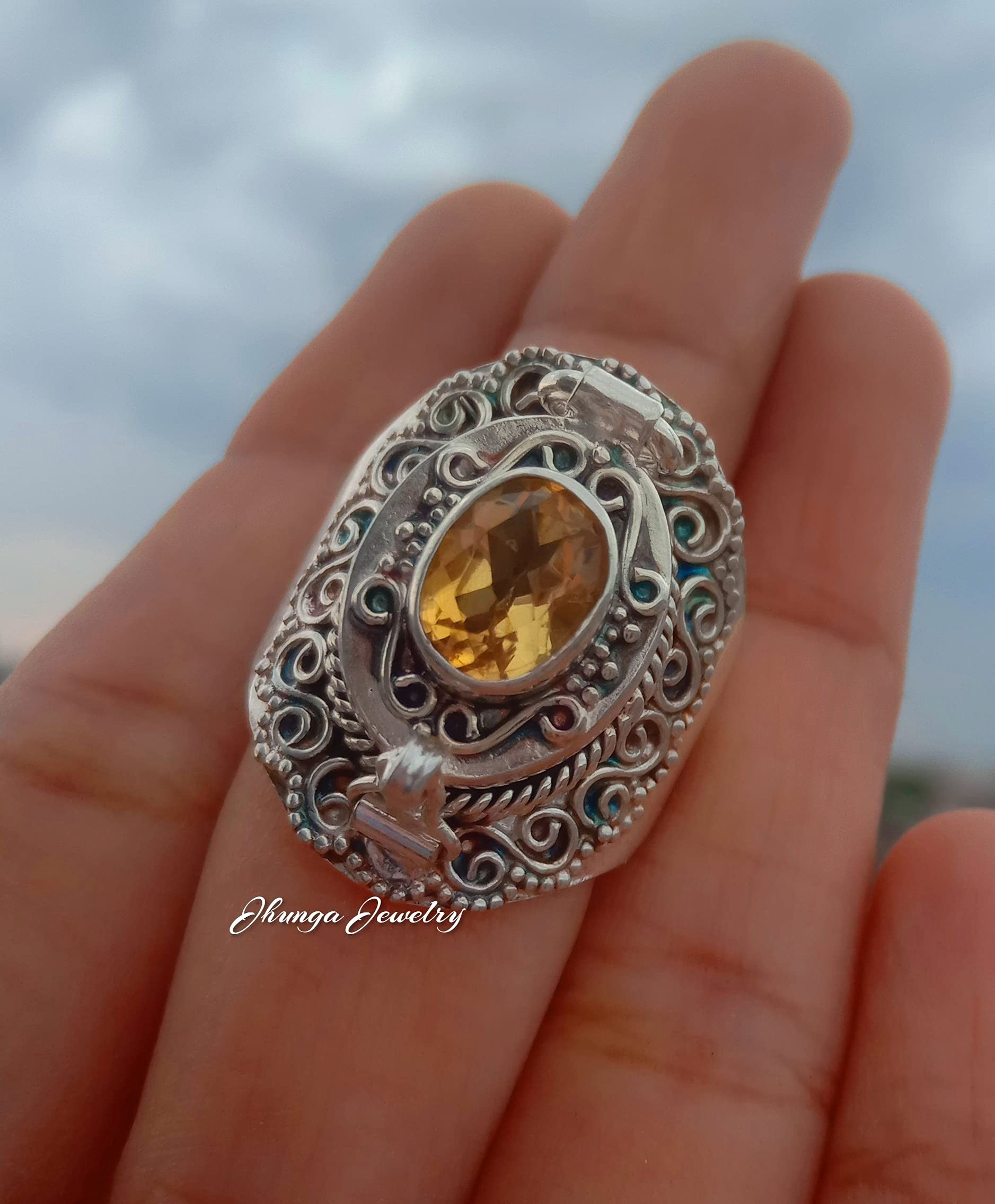 925 Sterling Silver Round Citrine Poison Locket Box Ring - Gothic Jewelry with Black Onyx - Elegant Prayer & Pill Box Ring for Women - Perfect for Halloween, Cosplay, and Gothic Fashion Accessories