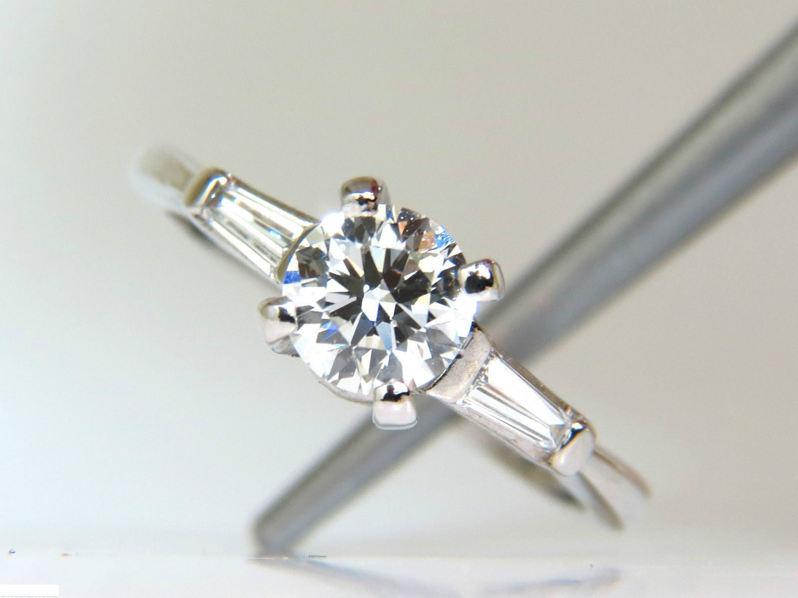 1.04CT GIA Certified Ideal Cut Round Brilliant Diamond Ring in Platinum - G/VS2 Clarity for Engagement, Wedding & Anniversary Gifts