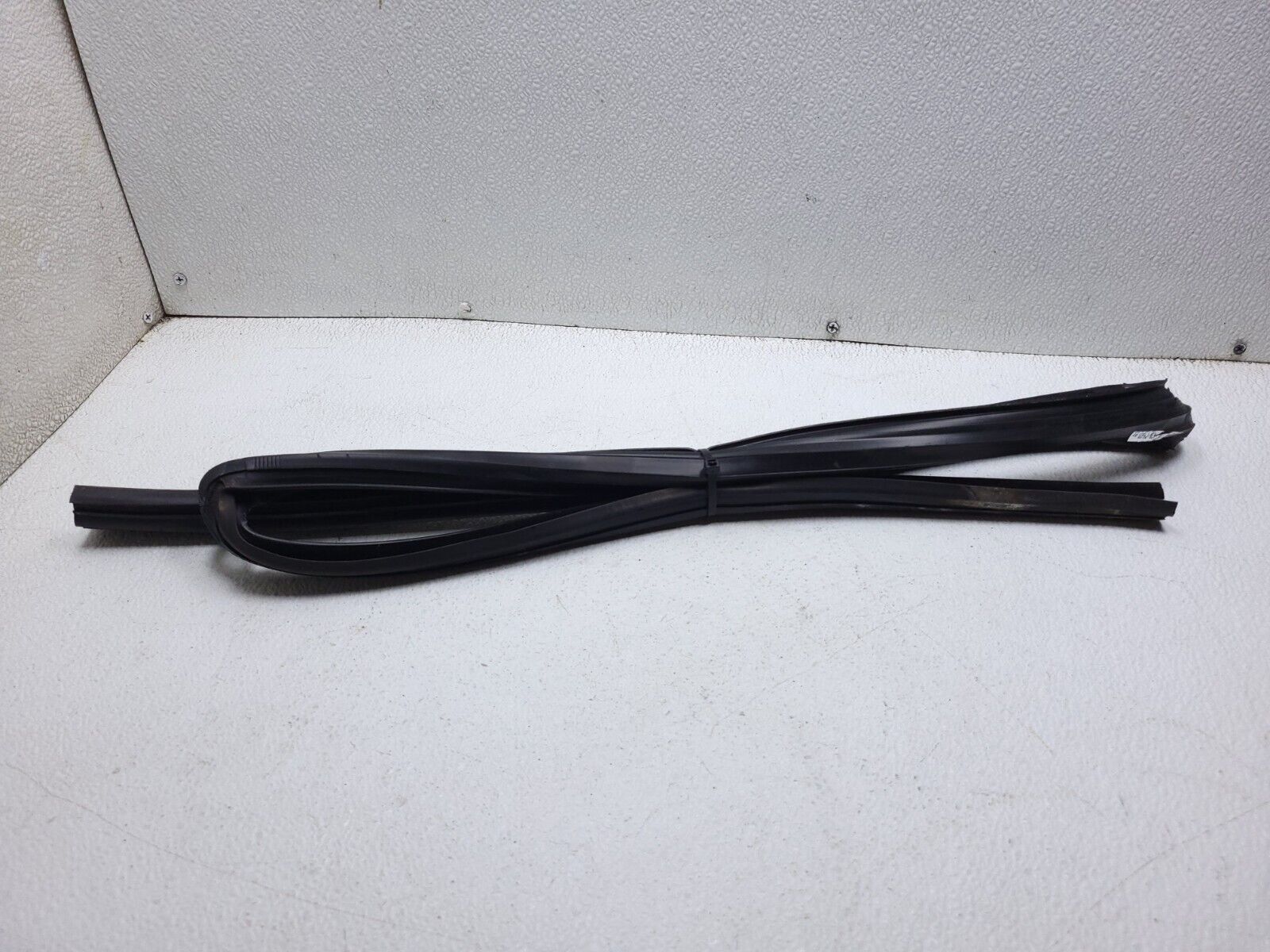 2006-2011 Mercedes ML500 Right Rear Passenger Door Weatherstrip Seal - OEM Replacement Part for Weather Protection & Noise Reduction - Perfect for Car Restoration & Maintenance
