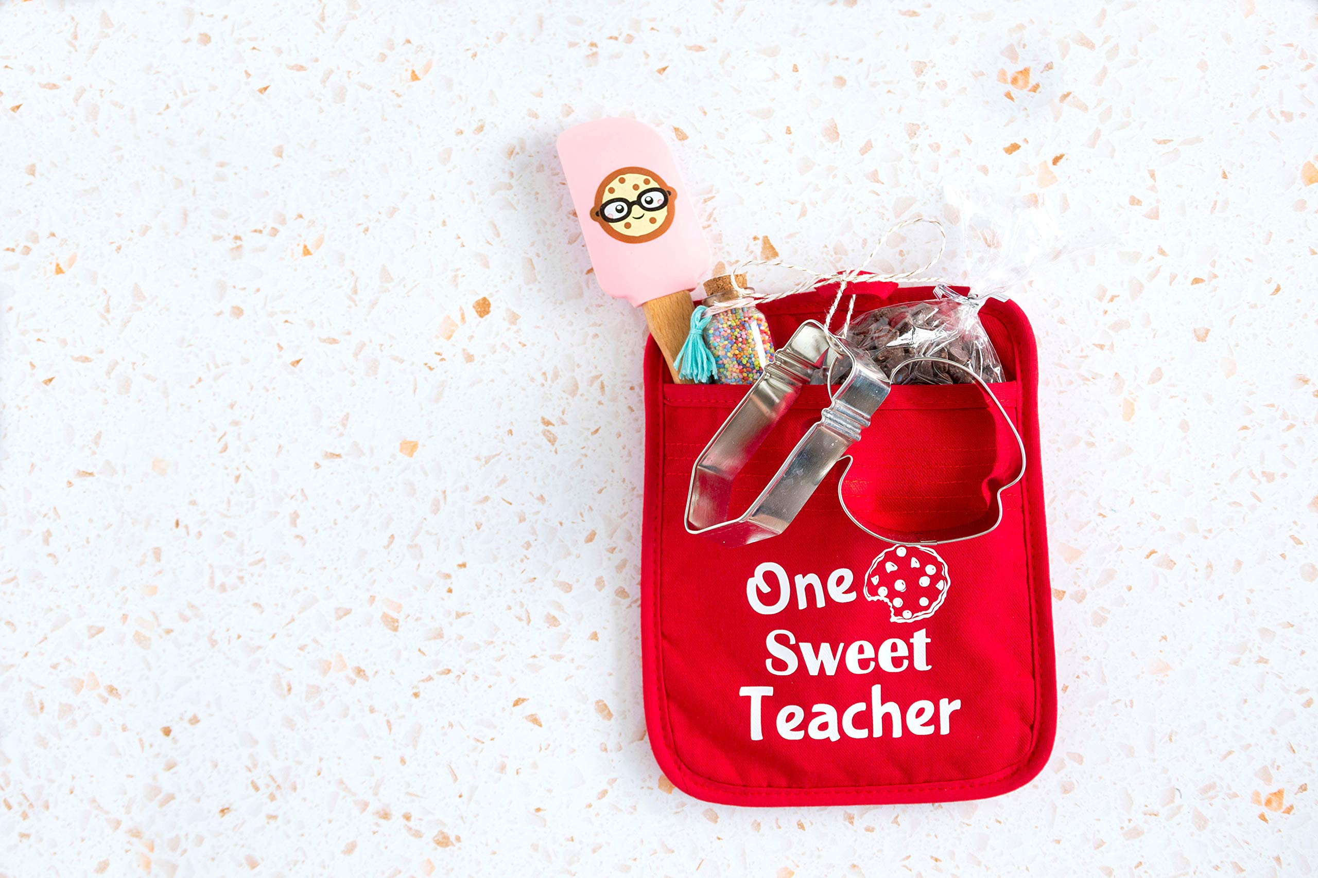 Best Teacher Gift Set for Women - 2-Piece Oven Mitt and Potholder with 'One Smart Cookie' Design - Perfect Thank You Present for Teacher Appreciation Week, End of Year, Christmas - Ideal for Baking, Cooking, and Classroom Activities