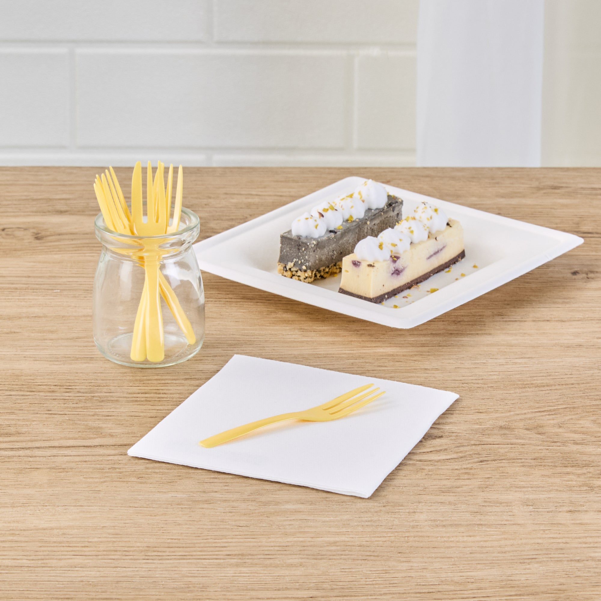 Baby Yellow Plastic Cake Forks with Knife Edge - 4 x 3/4 Inch - Pack of 500 - Perfect for Birthday Parties, Baby Showers & Catering Events