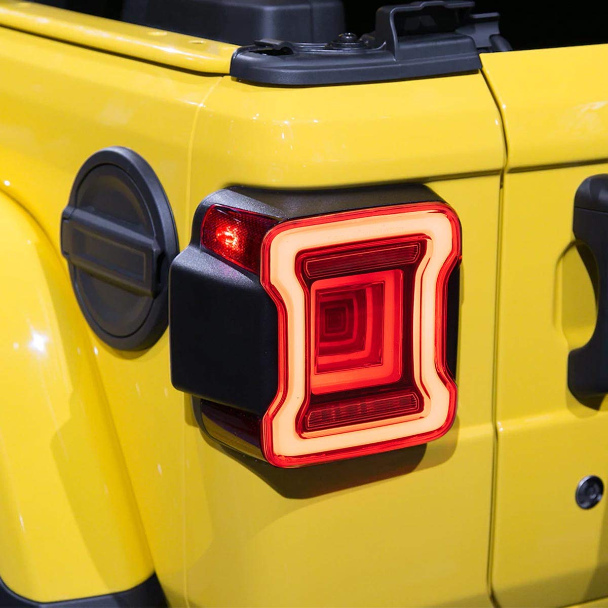 VLAND LED Tail Lights for Jeep Wrangler JL & JLU (2018-2020) - Compatible with Sport, Sahara, Rubicon & Moab Models - Dynamic Animation Red Rear Lamp Assembly with Tunnel Light - Perfect for Off-Roading & Night Driving