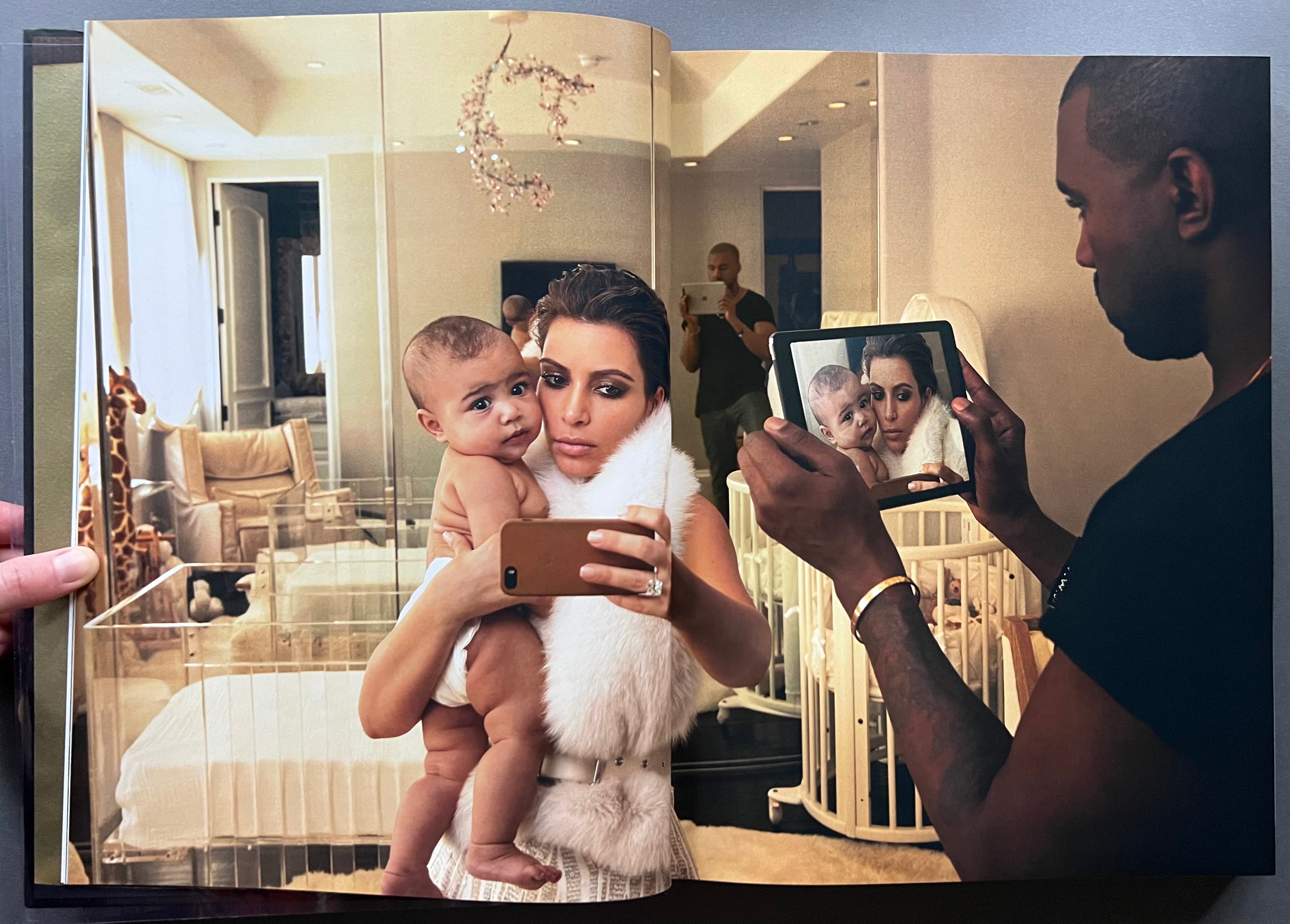 Annie Leibovitz: Portraits 2005-2016 - Iconic Celebrity Photography Book for Art Collectors & Photography Enthusiasts - Perfect for Home Decor, Coffee Table Display & Gift Giving