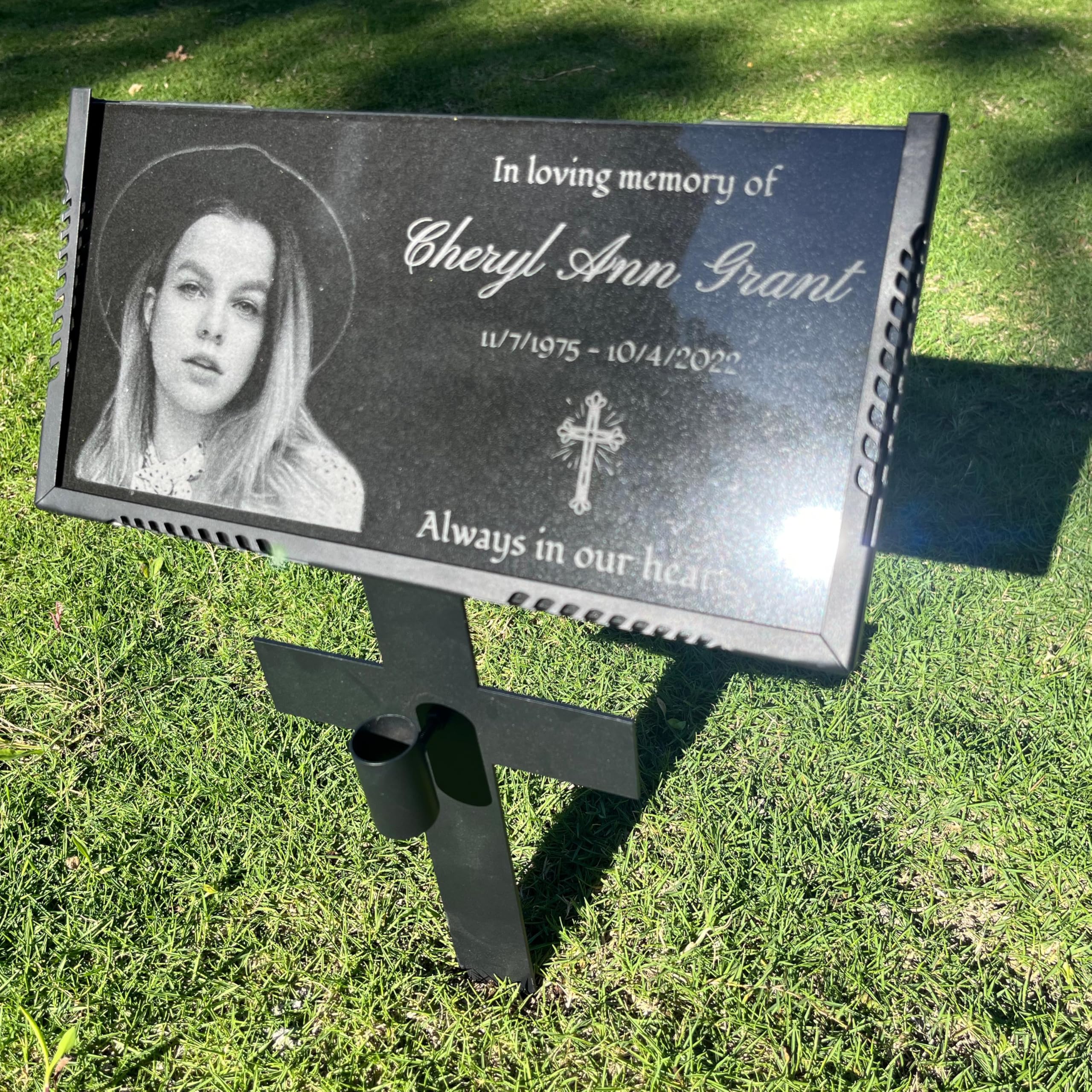 Personalized Grave Markers & Memorial Plaques for Cemetery - Custom Outdoor Headstones & Memorial Stones (10 Pack) - Perfect for Honoring Loved Ones in Gardens & Cemeteries