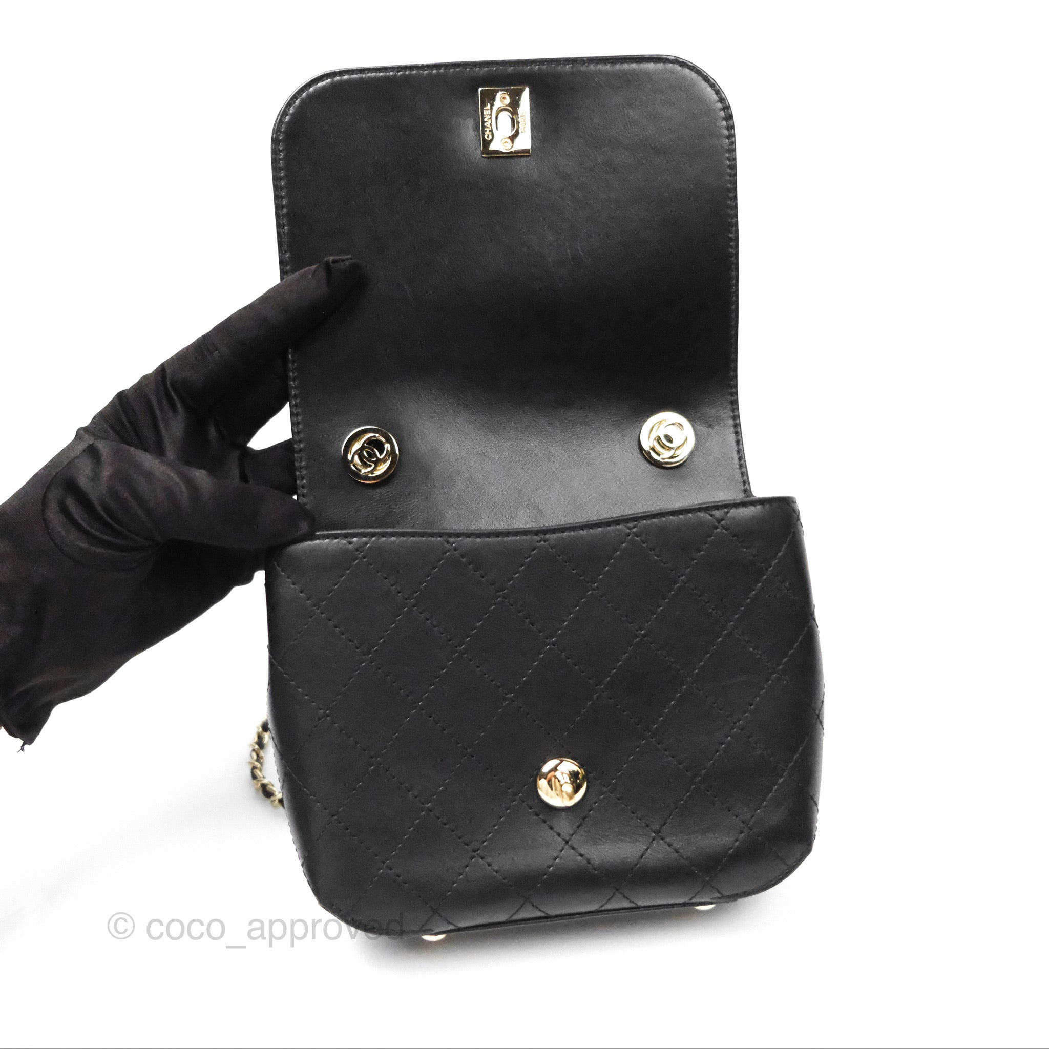 Authentic Chanel Small Flap Bag in Black Calfskin Leather - Perfect for Evening Events & Luxury Fashion Accessories