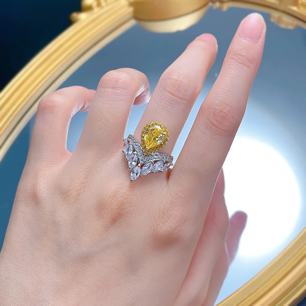 Elegant Gold Crown Ring for Women - Royal Jewelry Gift for Queen, Princess & Brides - Perfect for Weddings, Prom & Special Occasions