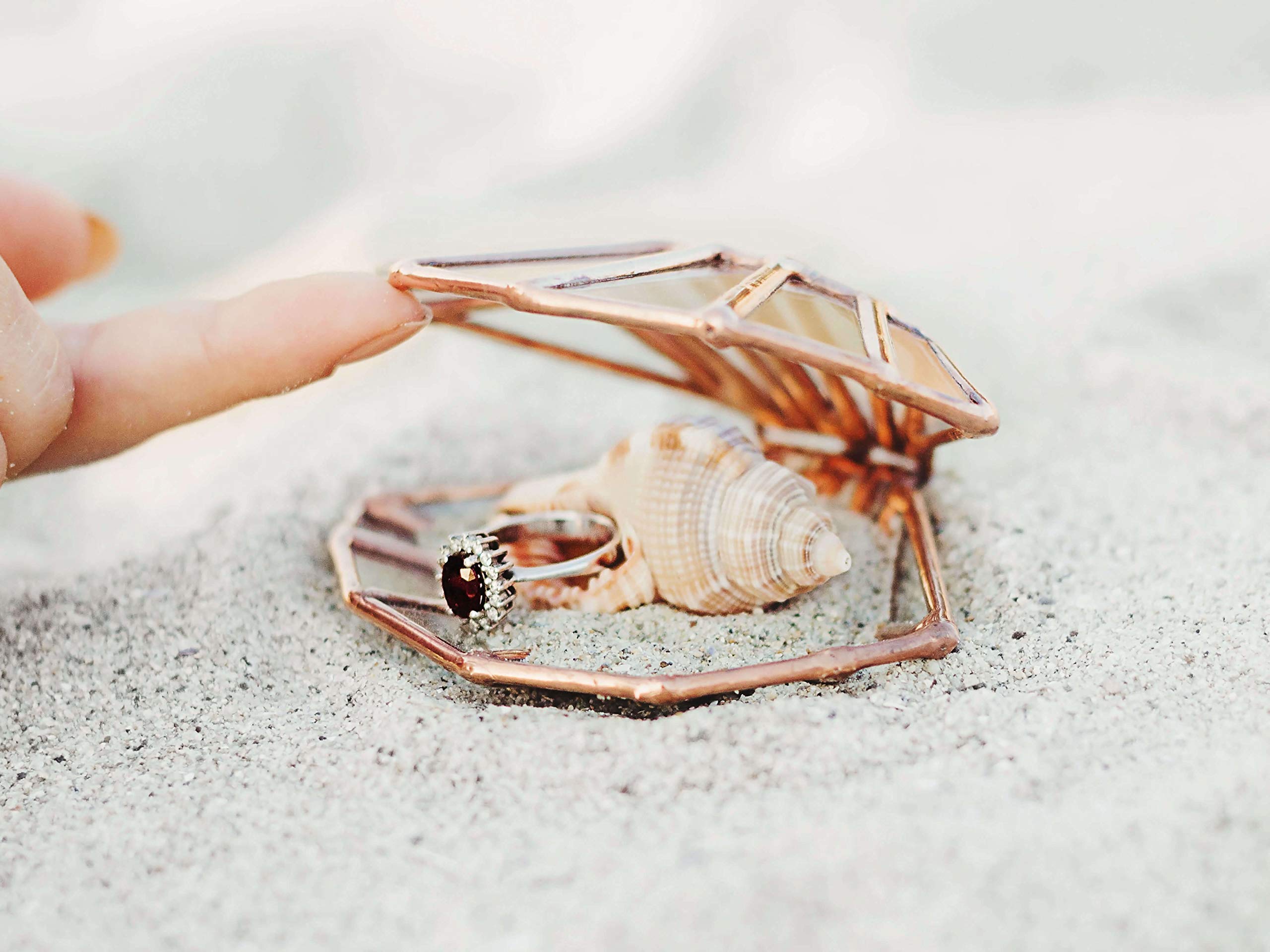 Elegant Seashell Ring Box - Unique Wedding Proposal & Ring Bearer Box for Beach Weddings - Glass Ring Holder in Copper, Silver & Black - Perfect Beach Wedding Decor & Engagement Gift Idea