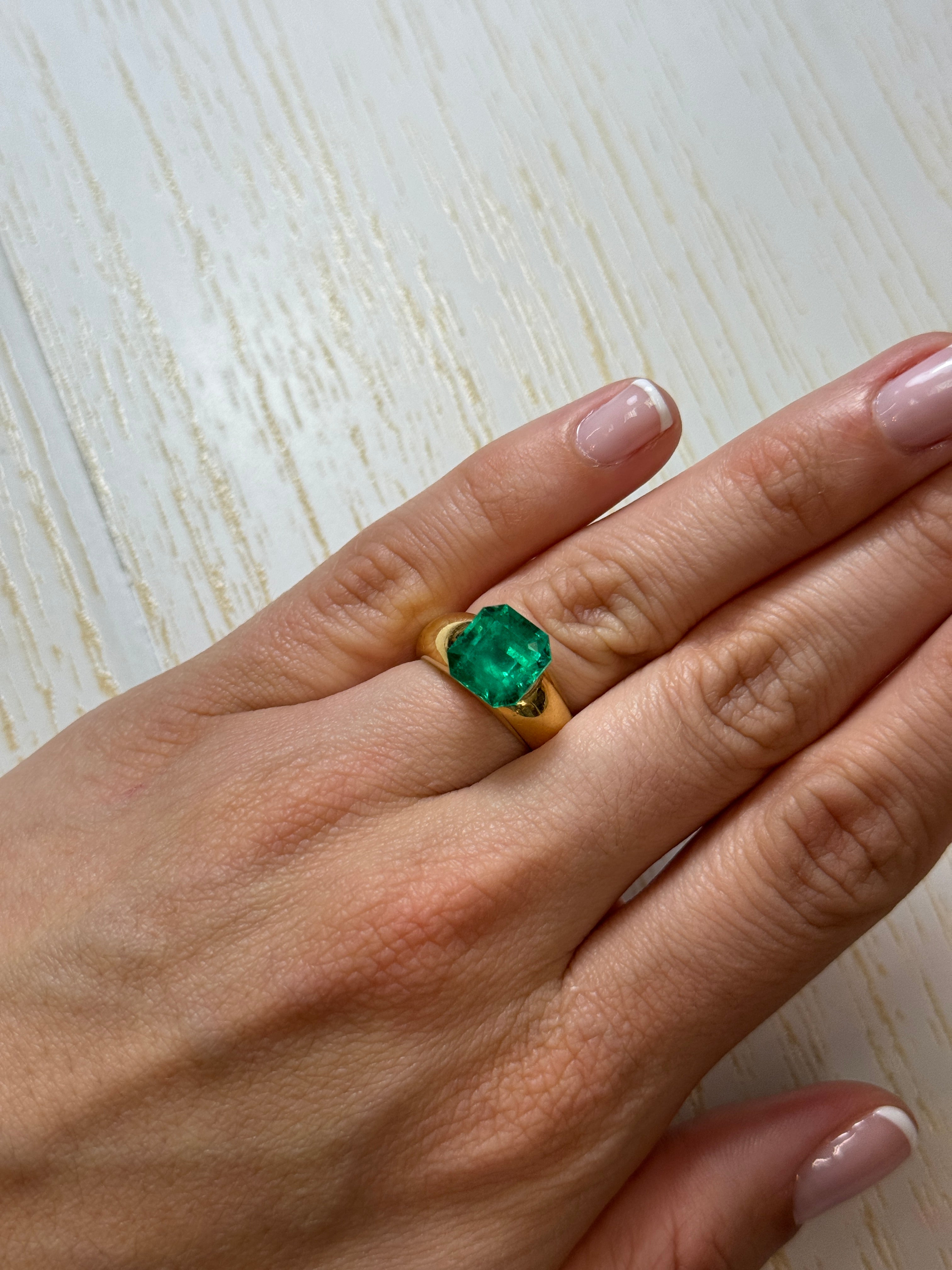 4.83 Carat 10x10mm Bluish Loose Colombian Emerald Asscher Cut Gemstone for Jewelry Making - Perfect for Engagement Rings, Necklaces & Luxury Gifts