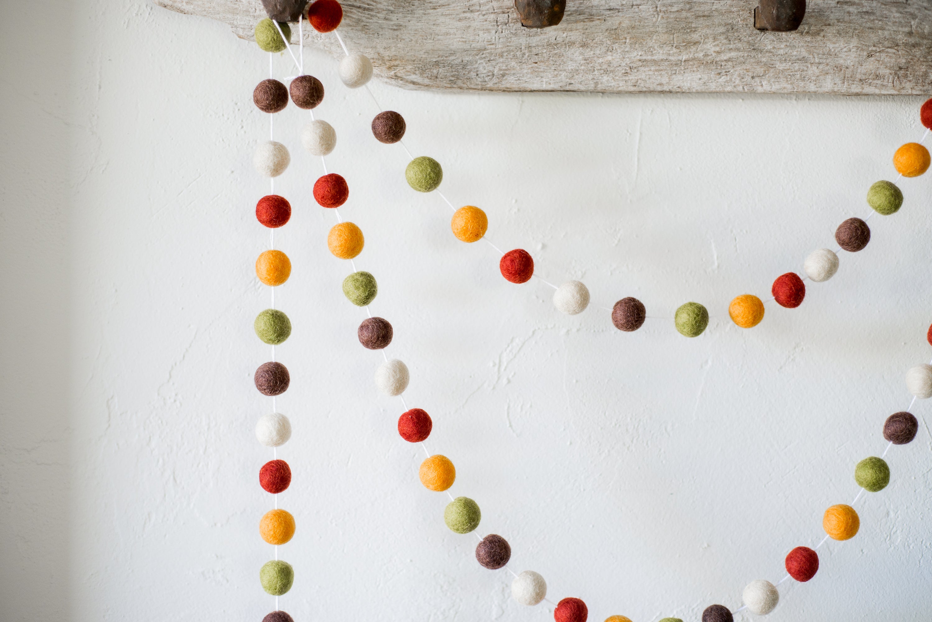Thanksgiving Themed Garland - Festive Fall Decor for Home, Fireplace & Holiday Parties | Autumn Harvest Decoration for Thanksgiving Dinner & Seasonal Celebration