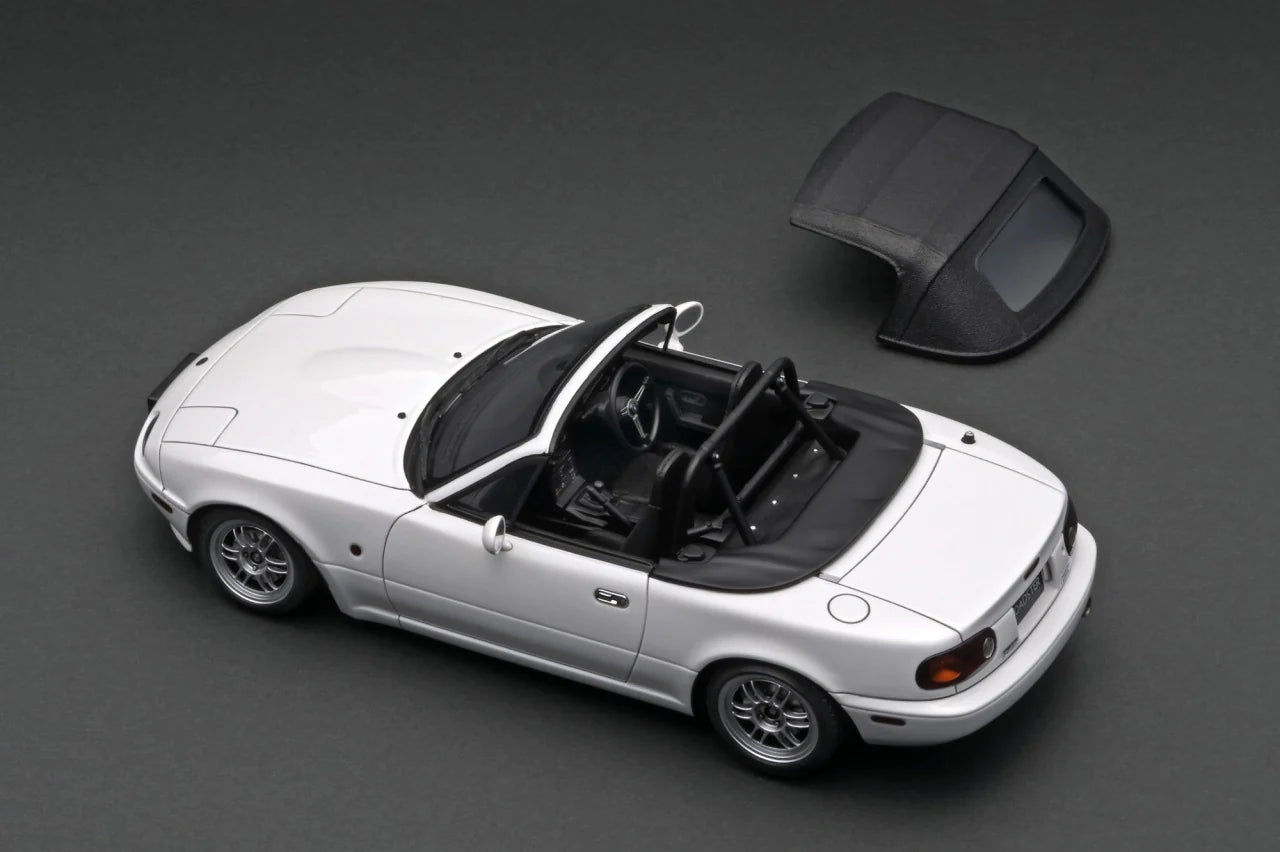 1:18 Scale Ignition Model Mazda Eunos Roadster (NA) Diecast Car - White - Collectible Sports Car for Display & Enthusiasts - Perfect for Home, Office & Car Show Decor