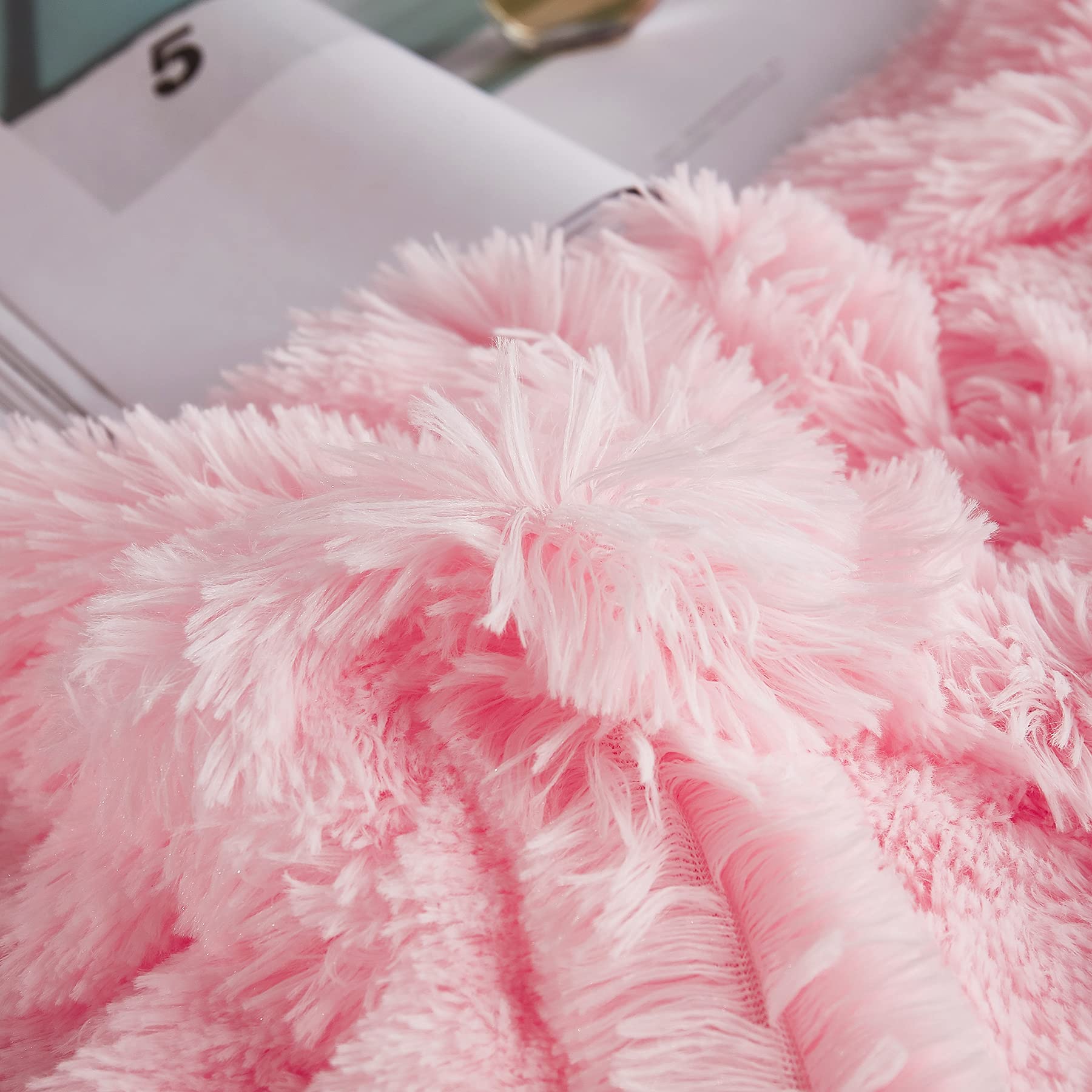 Yaoshuho Plush Fluffy Duvet Cover Twin Size - Ultra Soft Shaggy Faux Fur Comforter Set (1 Duvet Cover + 1 Pillow Sham) - Luxury Bedding for Cozy Winter Nights & Stylish Bedroom Decor - Pink