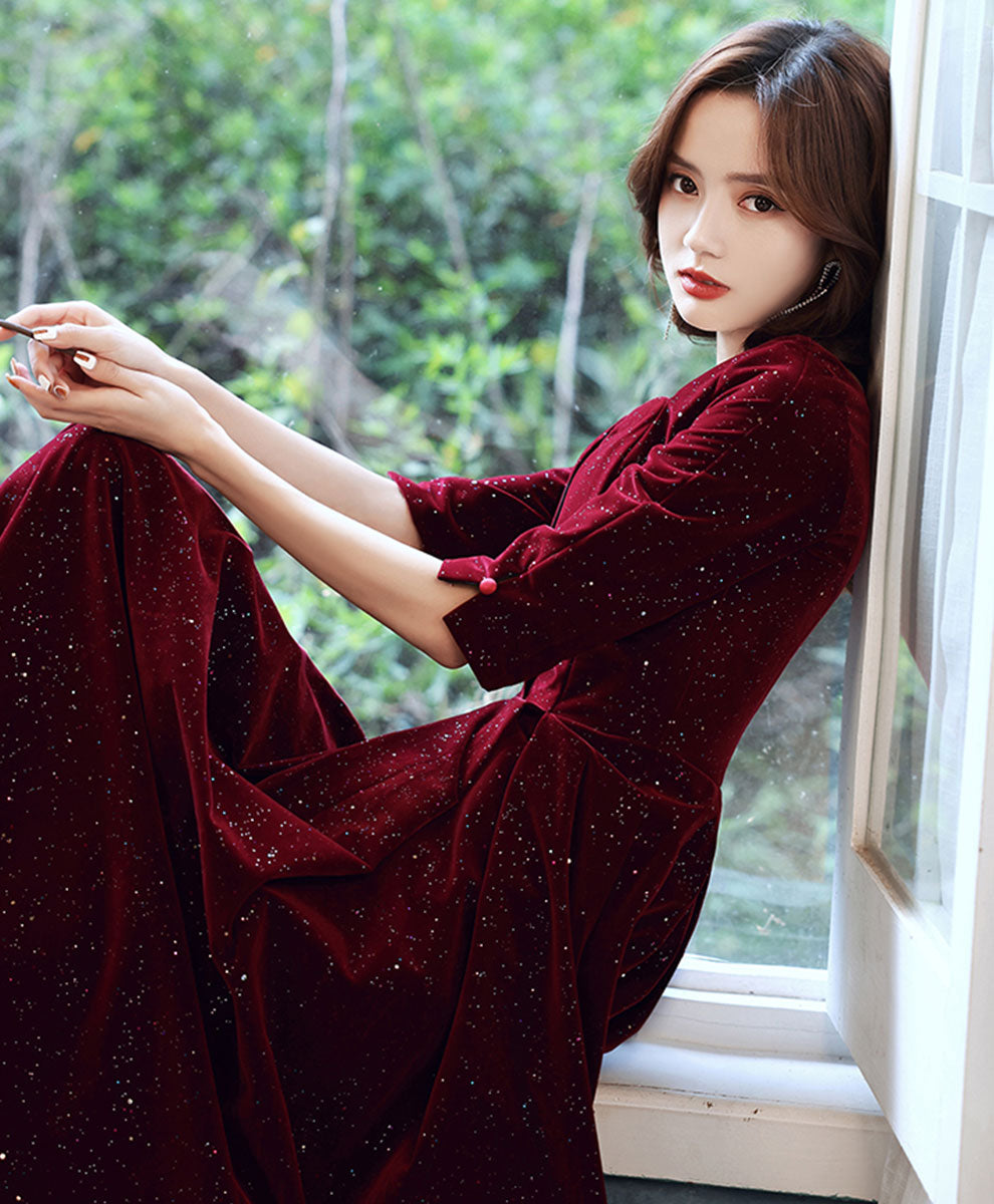 Elegant Burgundy Velvet Long Prom Dress for Women - Formal Evening Gown for Homecoming, Wedding & Special Occasions