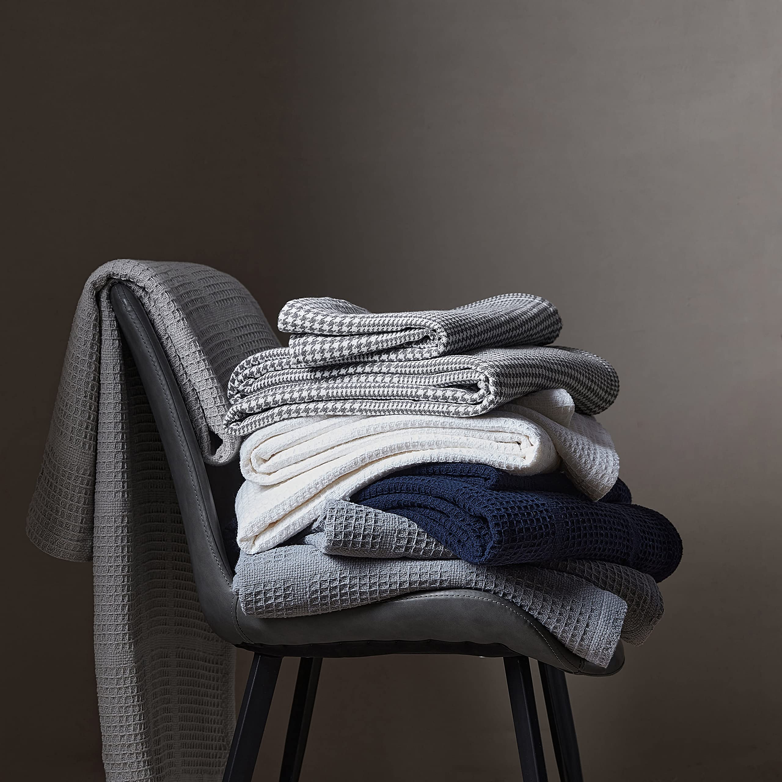 Kenneth Cole Queen Size Waffle Weave Cotton Blanket - Lightweight All-Season Bedding for Home, Travel & Dorm - Navy Blue Cozy Throw (Queen) - Perfect for Sofa, Bed & Outdoor Picnics