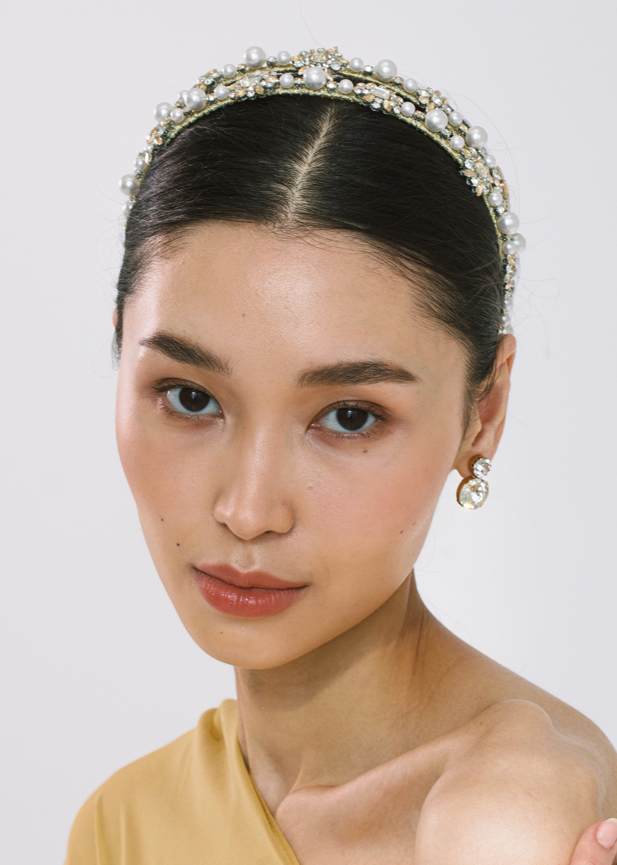 Elegant Manon Headband with Crystal Pearls - Perfect for Weddings, Parties, and Special Occasions