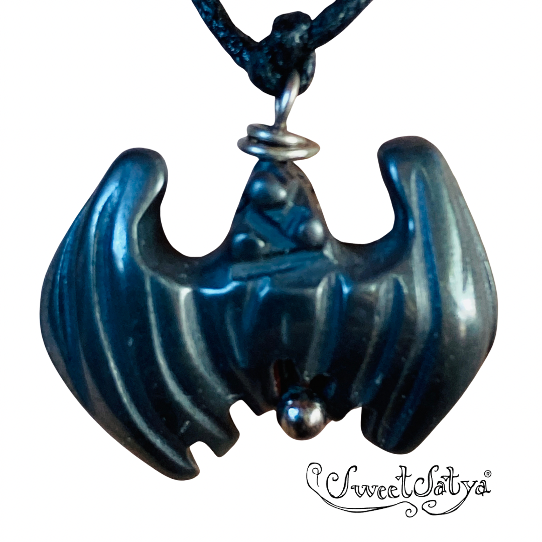 Stylish Bat Necklace with Hematite Stone - Gothic Jewelry for Women & Men - Perfect for Halloween, Cosplay & Everyday Wear