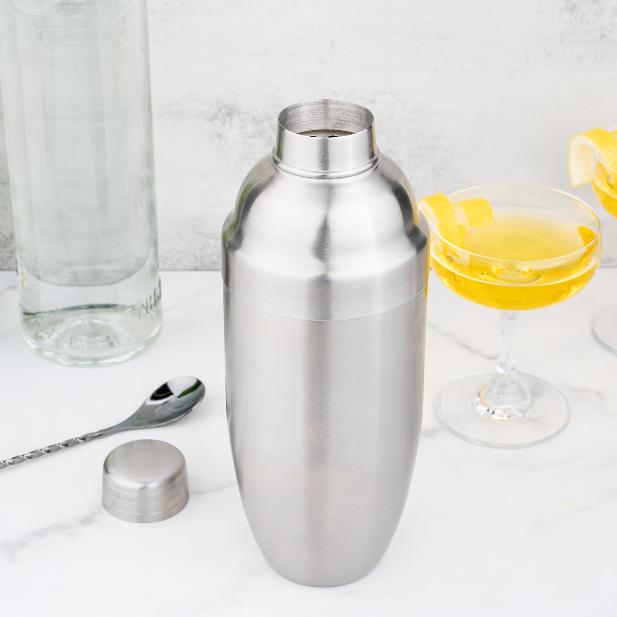 Premium 24 oz Stainless Steel Cobbler Cocktail Shaker with Brushed Finish - Bar Tools for Mixing Martinis, Margaritas & Whiskey Sours - Perfect for Home Bars & Professional Bartenders