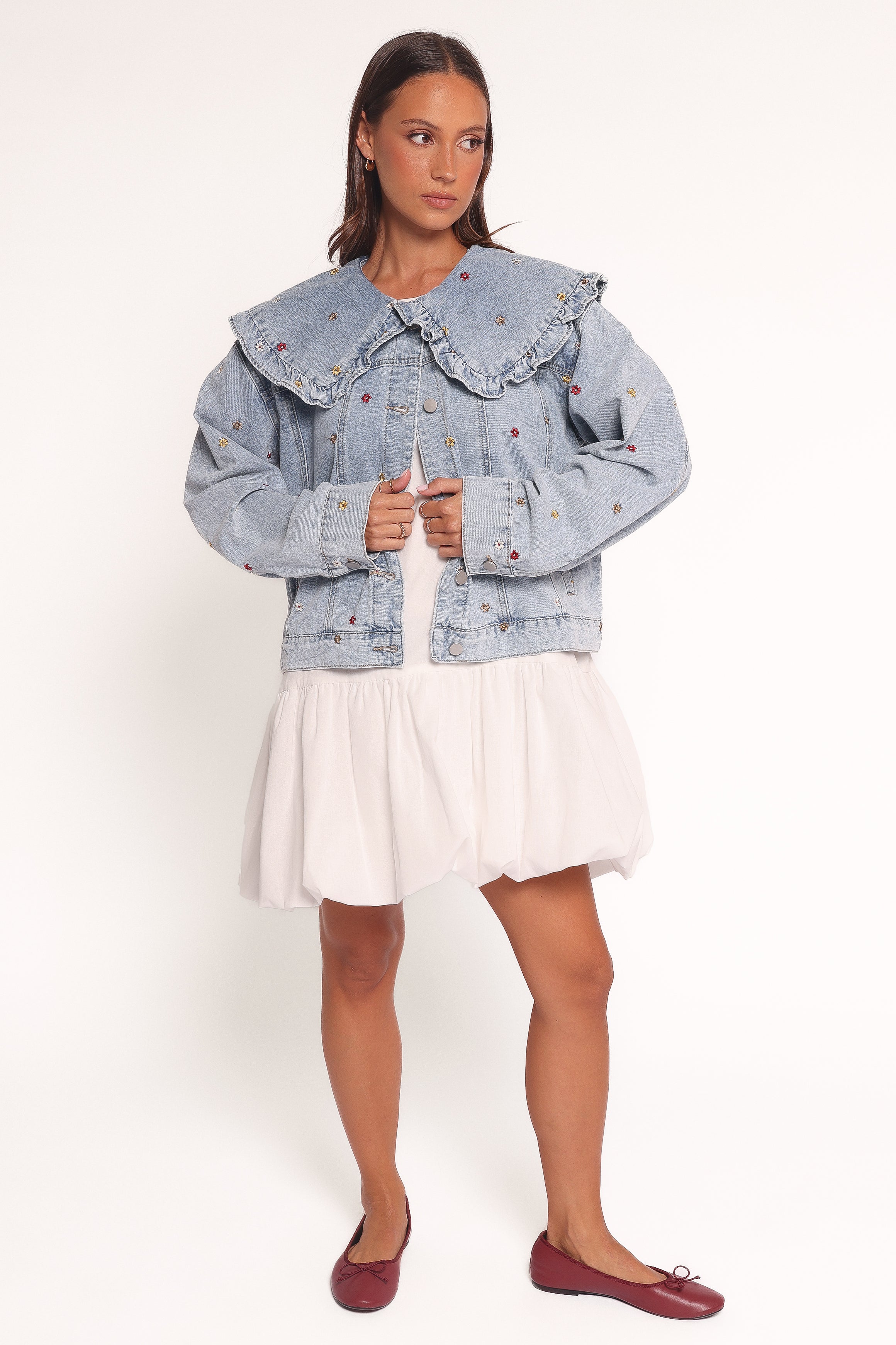 Ditsy Floral Denim Jacket for Women - Medium Wash Denim Jacket with Floral Print - Perfect for Spring Outfits, Casual Wear & Outdoor Activities