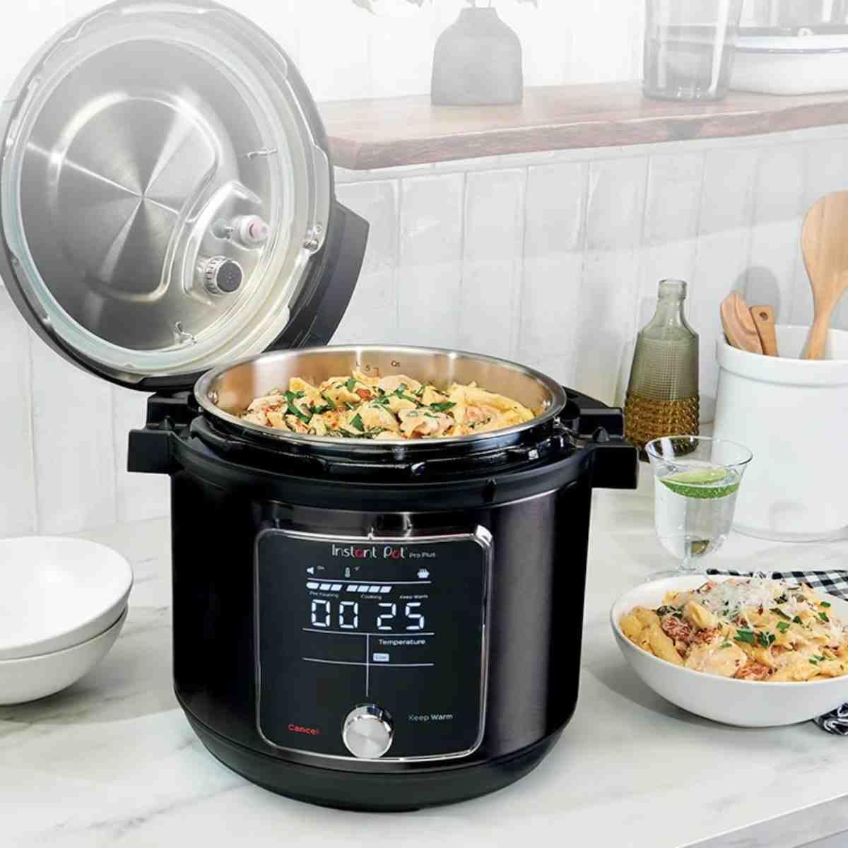 Instant Pot Multicooker Pro Plus 5.7L (6Qt) 10-in-1 Pressure Cooker, Slow Cooker, Rice Cooker, Steamer & More - Perfect for Family Meals, Meal Prep & Healthy Cooking