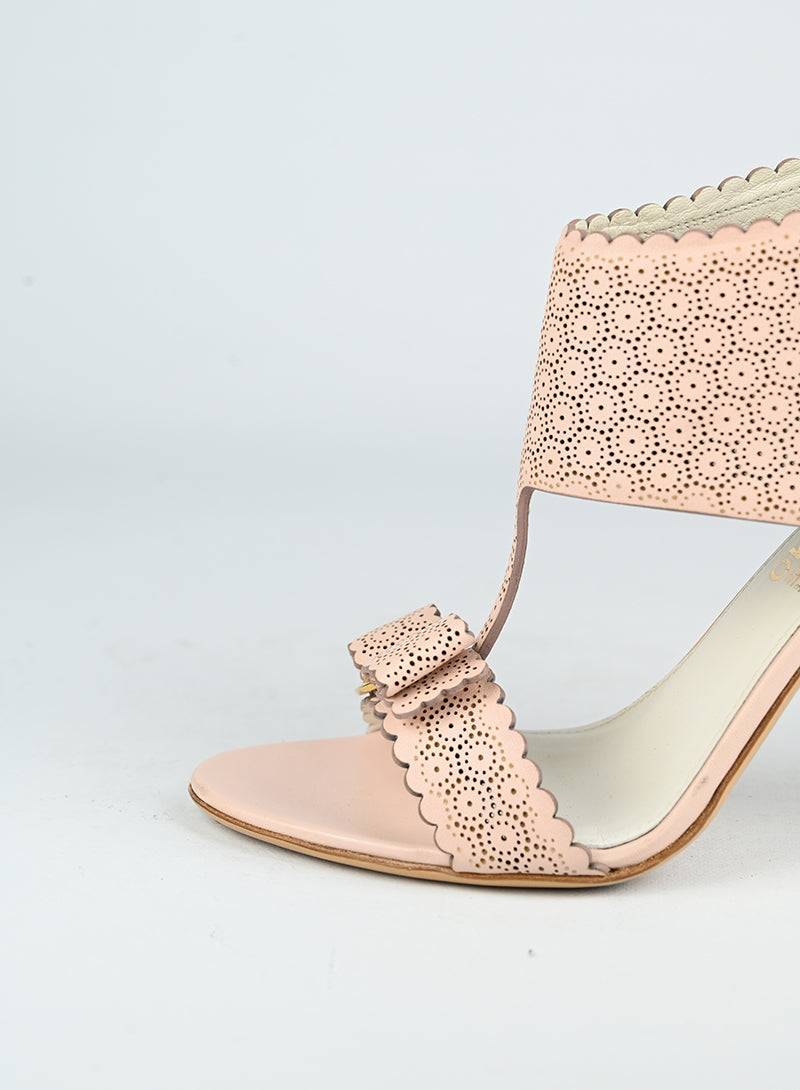 Ferragamo Powder Pink Leather Sandals Size 39 - Elegant Women's Summer Shoes for Casual Outings and Beach Vacations